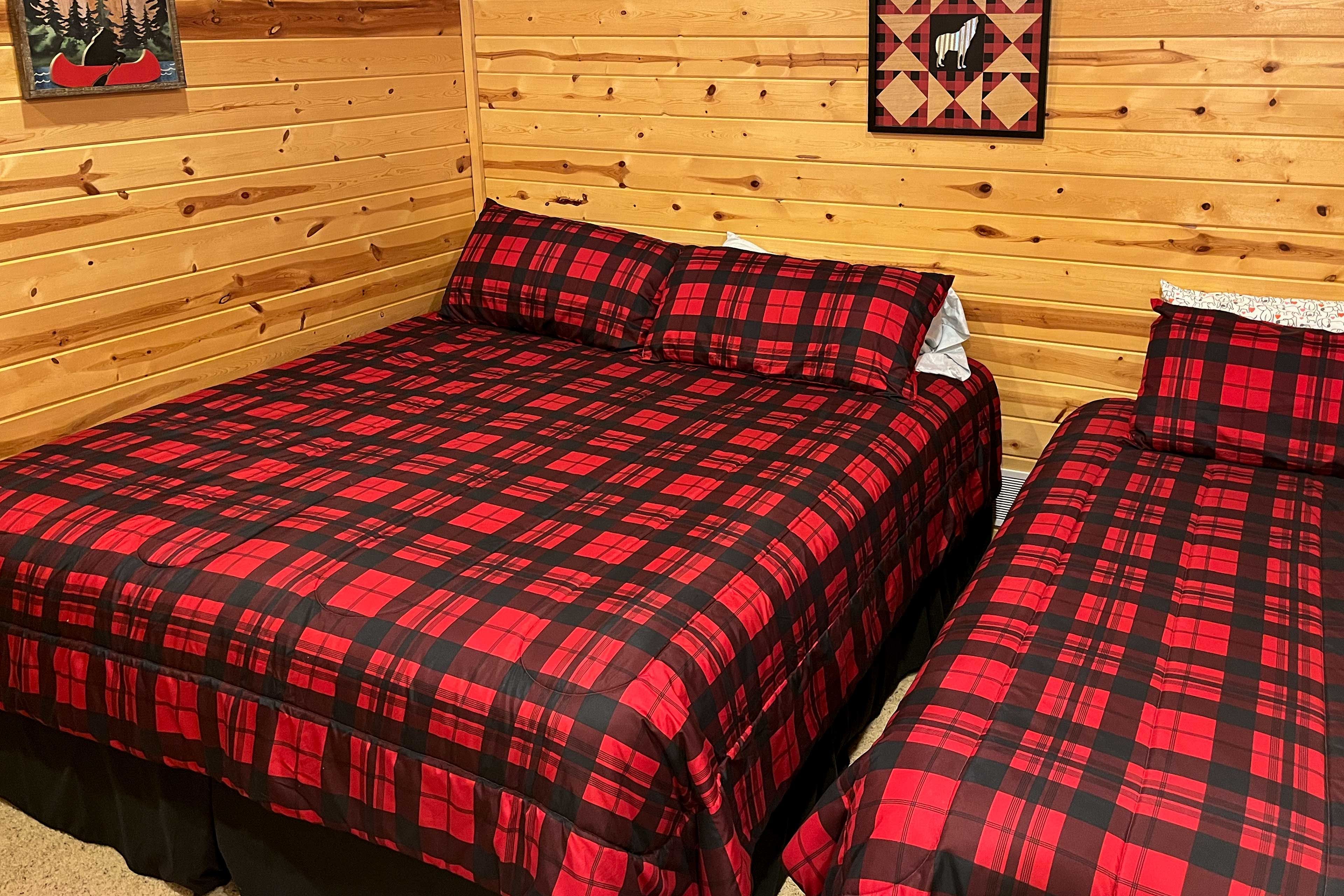 Bedroom 2 | King Bed | Twin Bed | 1st Floor
