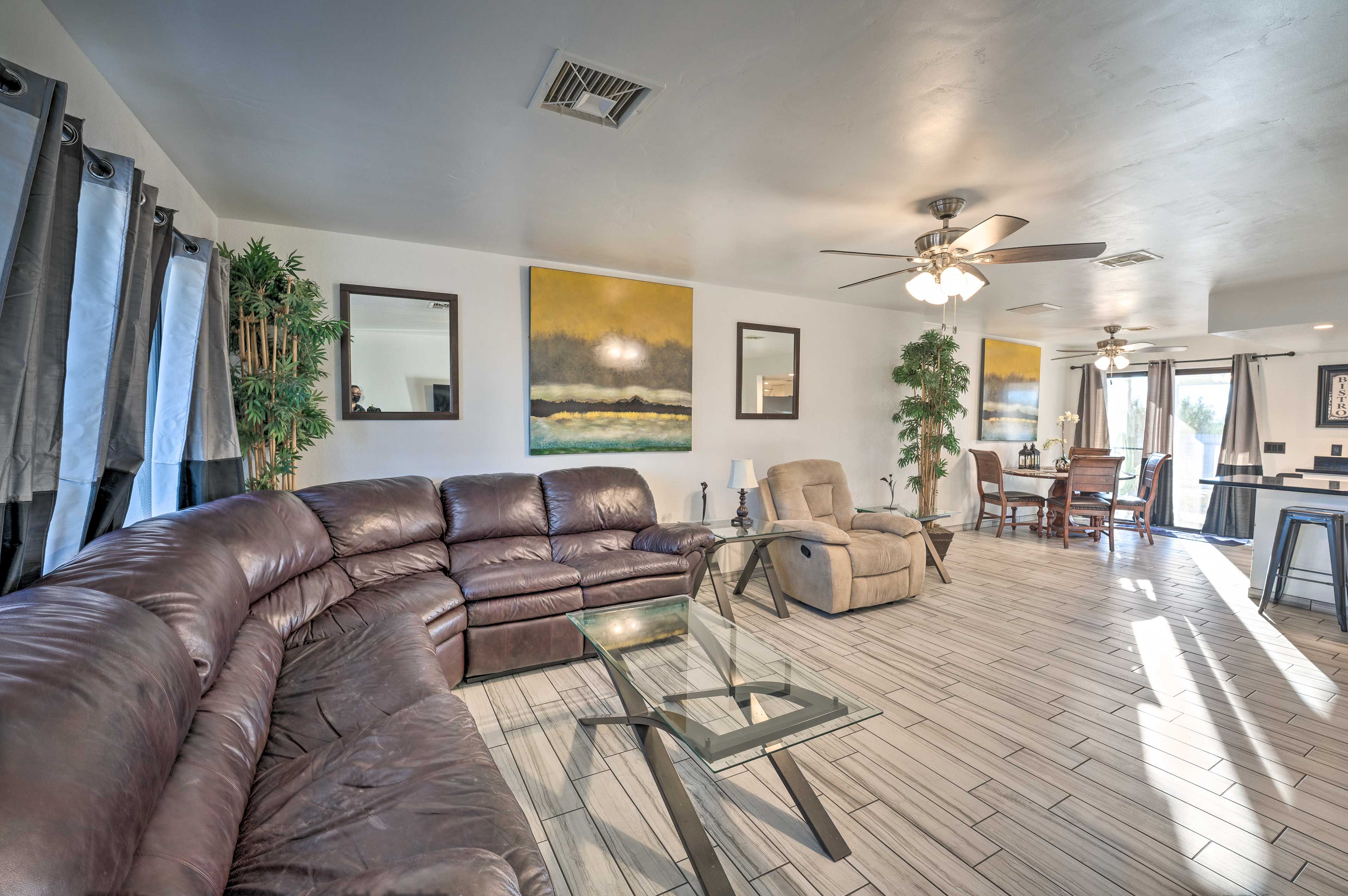 Living Room | Free WiFi | Smart TV