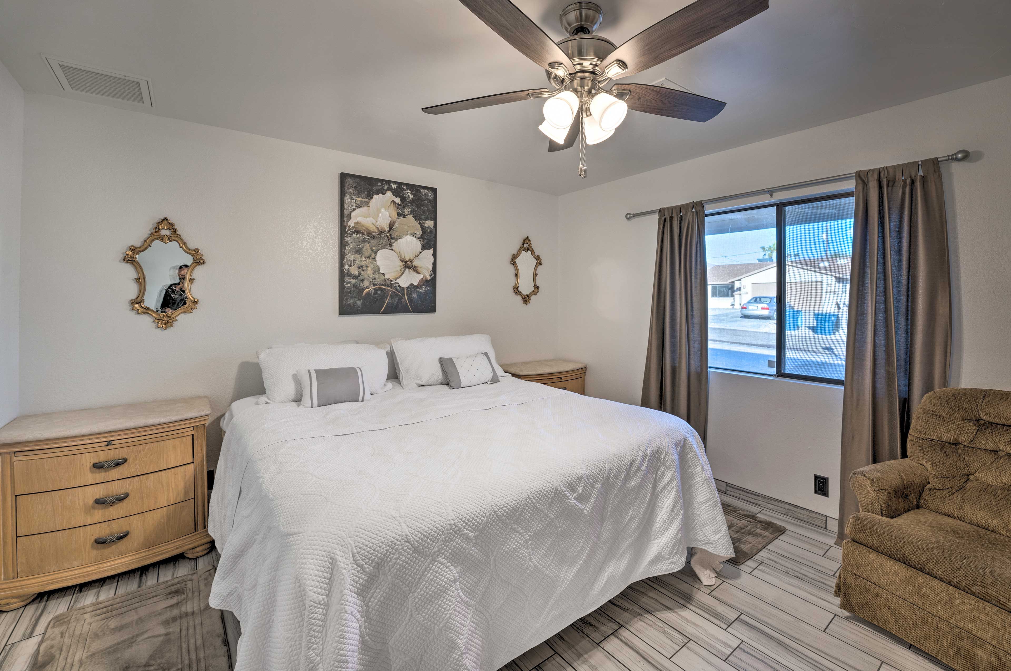 Bedroom 2 | King Bed | Smart TV