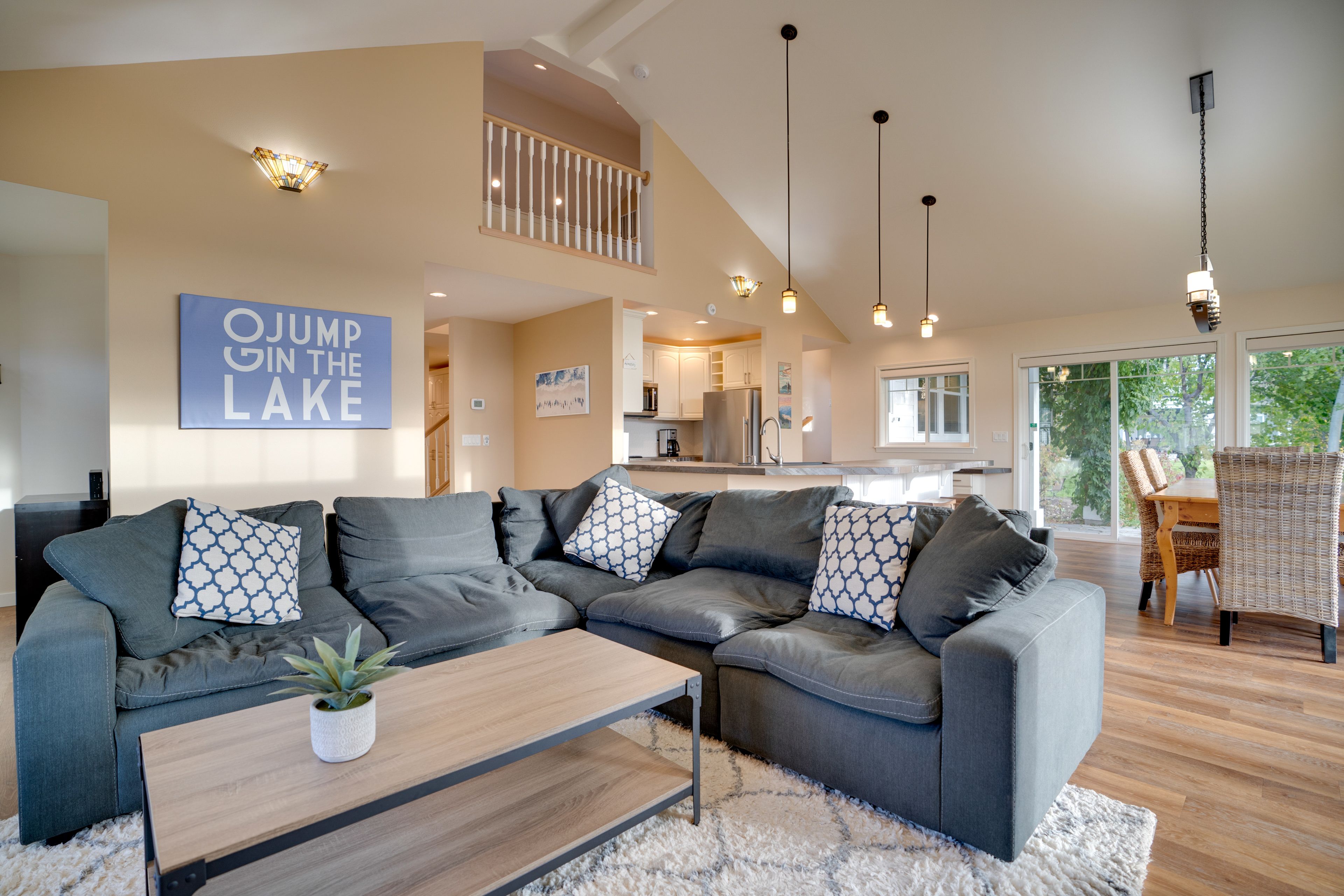 Living Room | Smart TV | Free WiFi