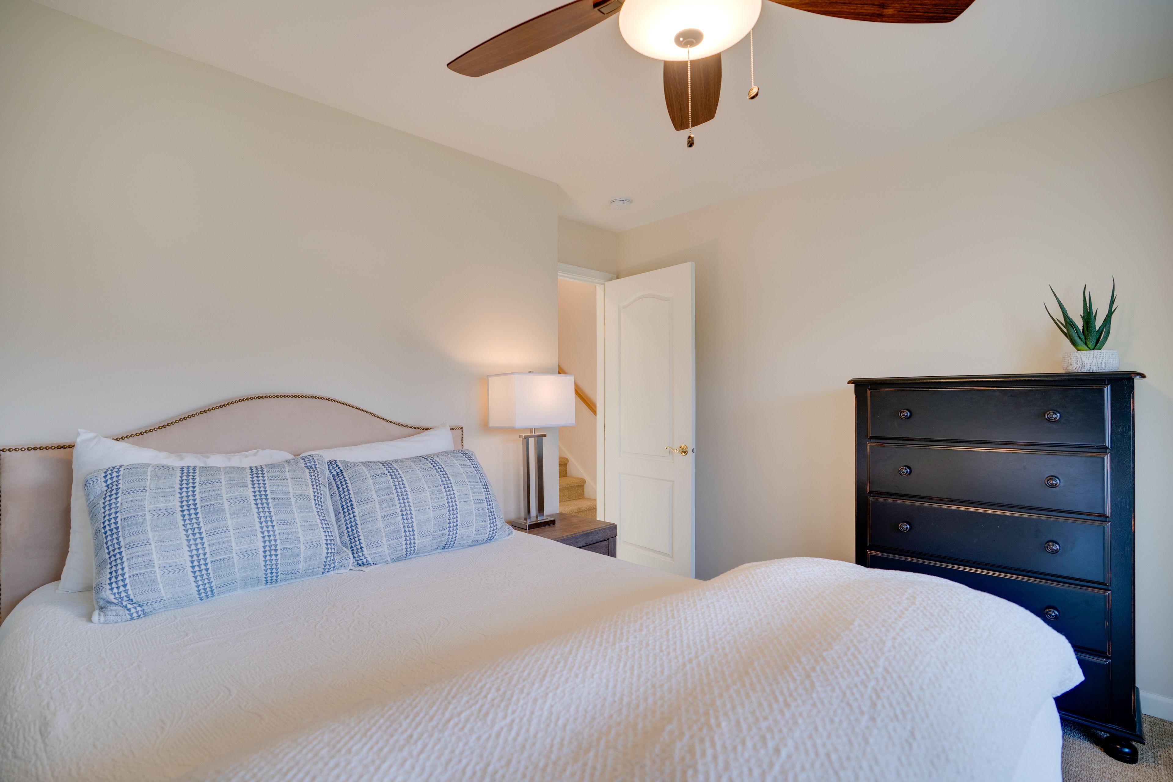 Bedroom 2 | Queen Bed