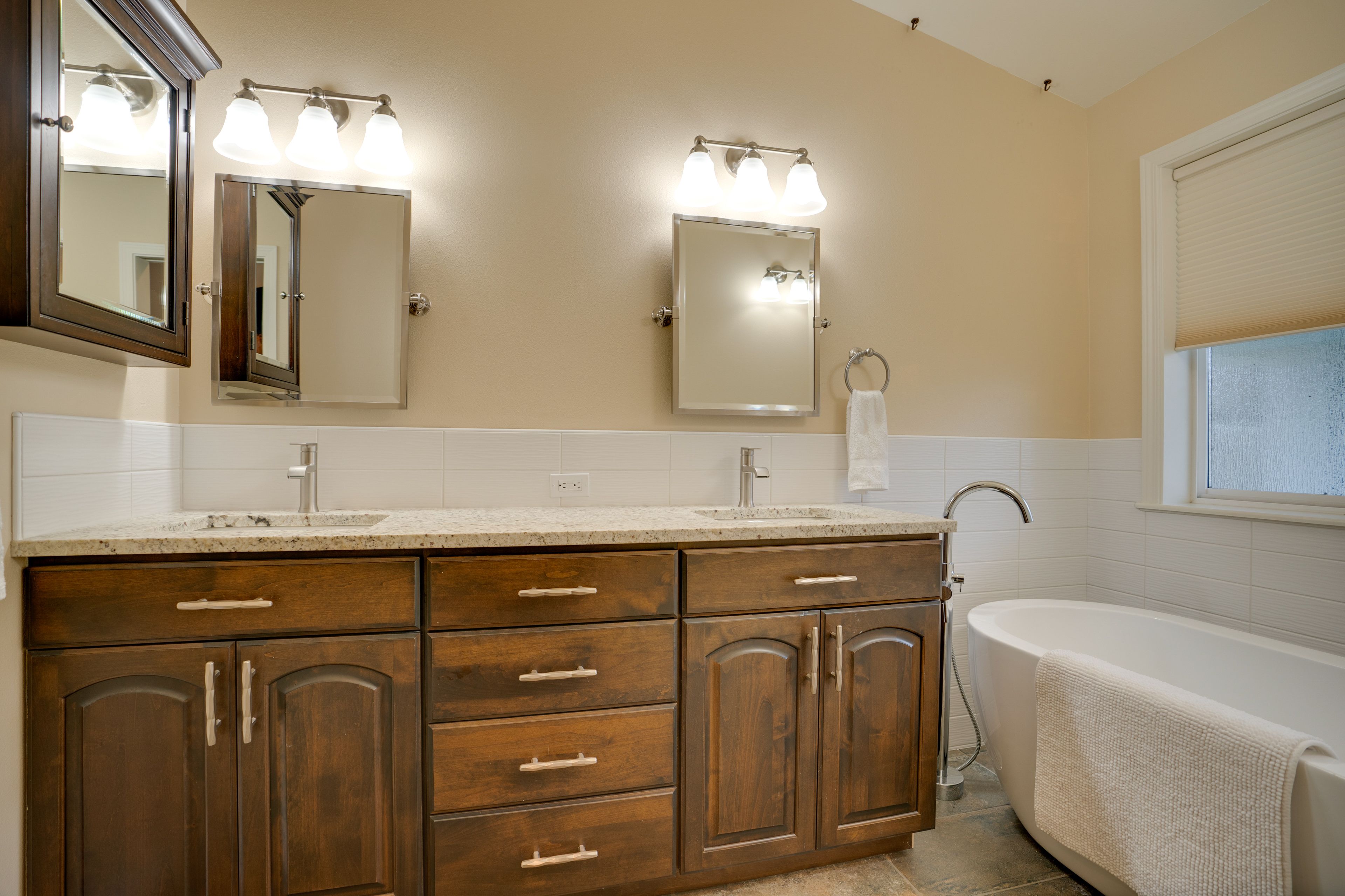 Full Bathroom
