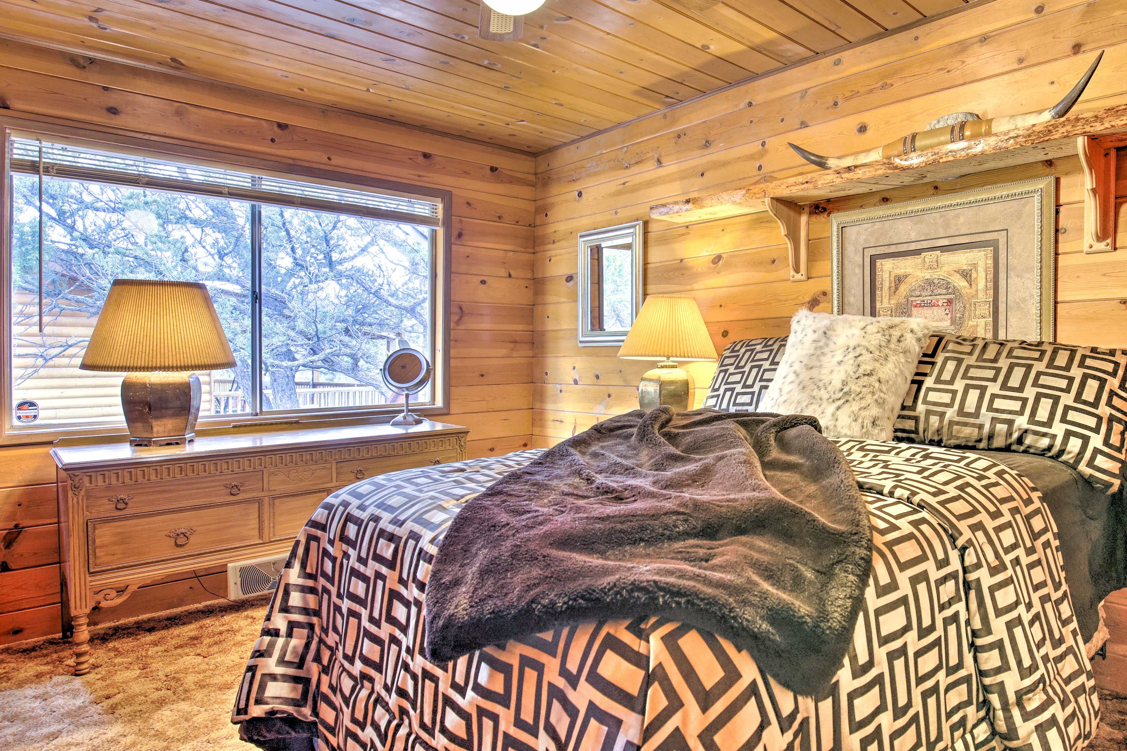 Bedroom 2 | Queen Bed | 1st Floor