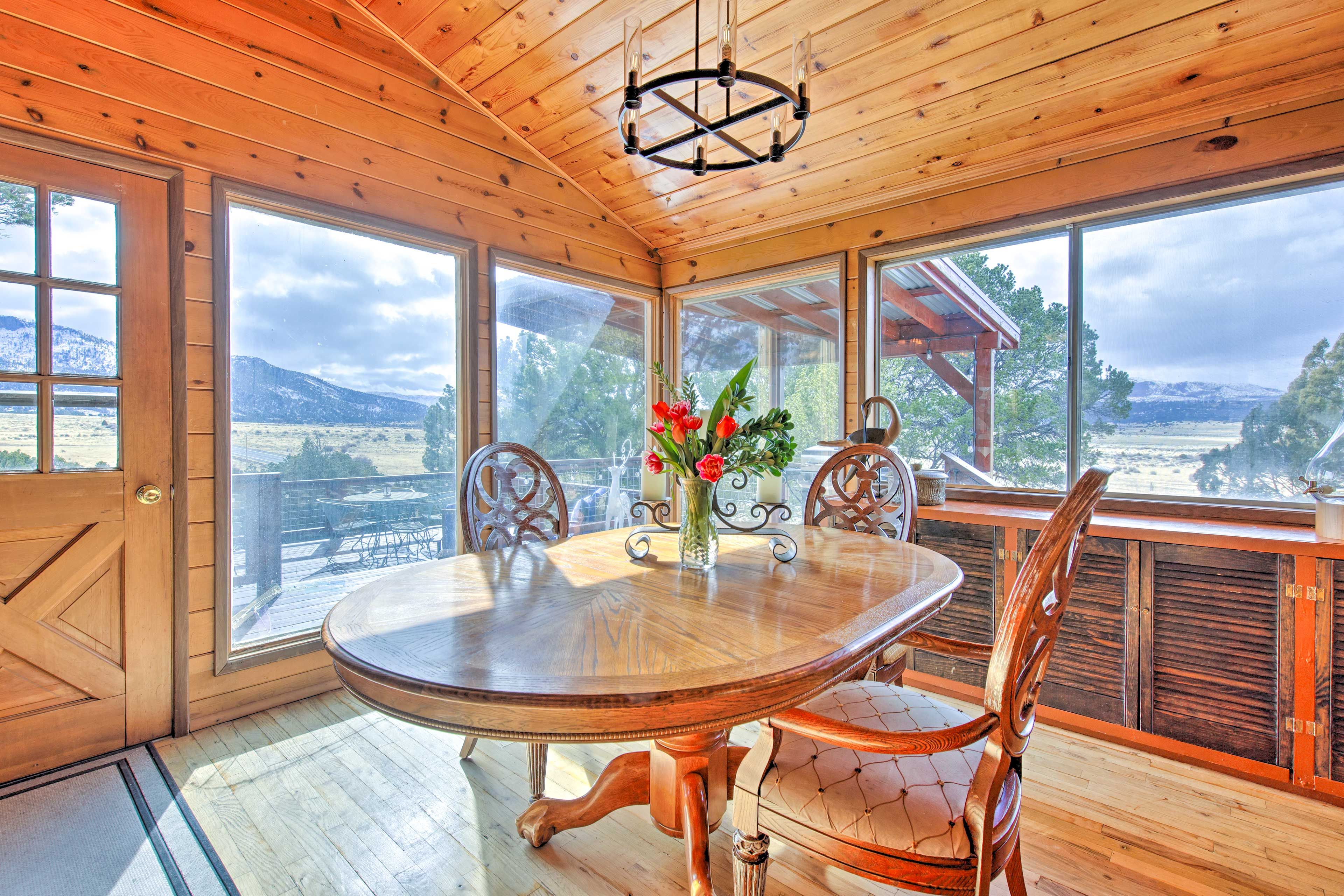 Dining Area | Dishware & Flatware Provided