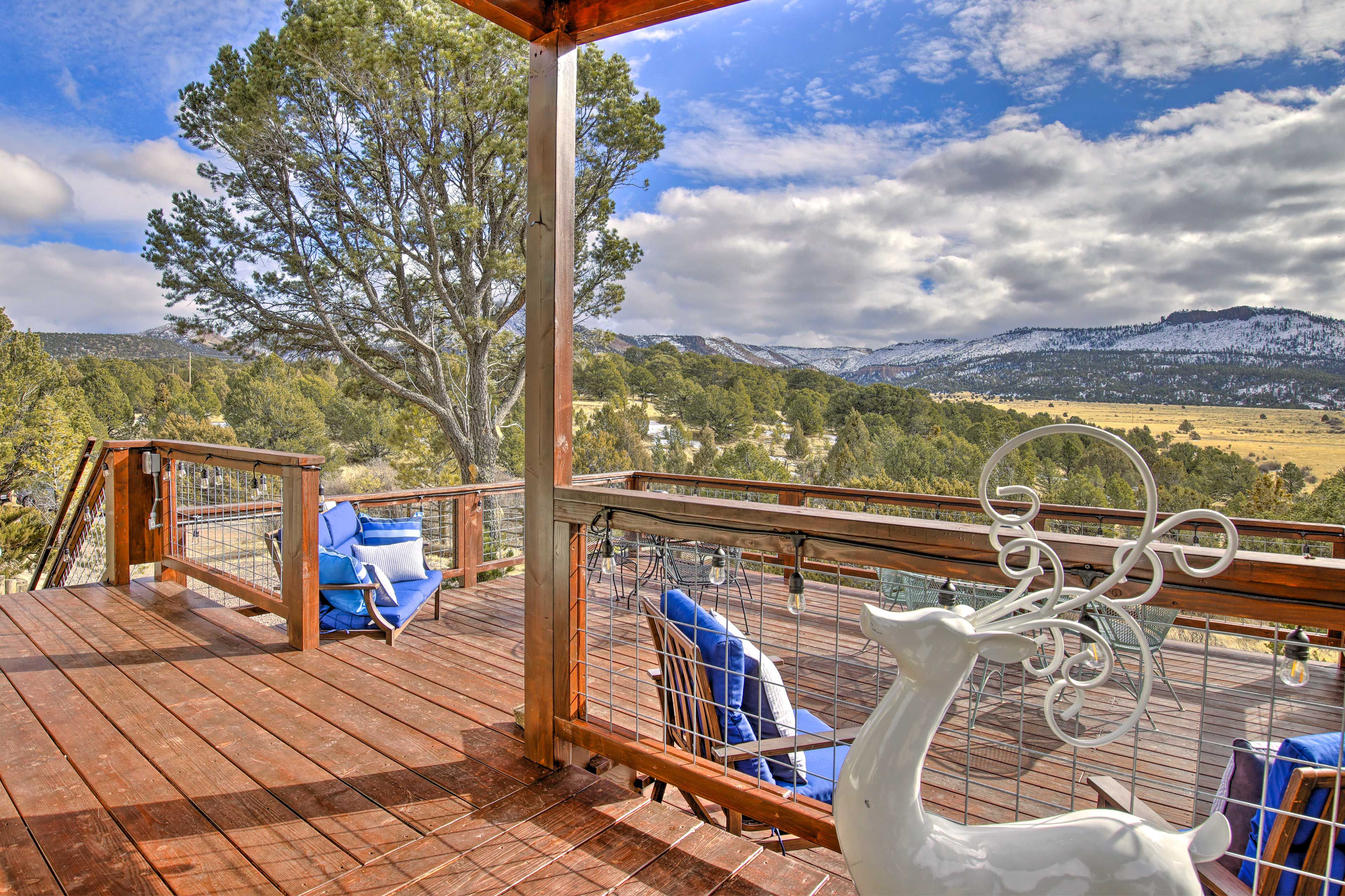 Nutrioso Vacation Rental | 3BR | 2.5BA | 2,840 Sq Ft | Stairs Required