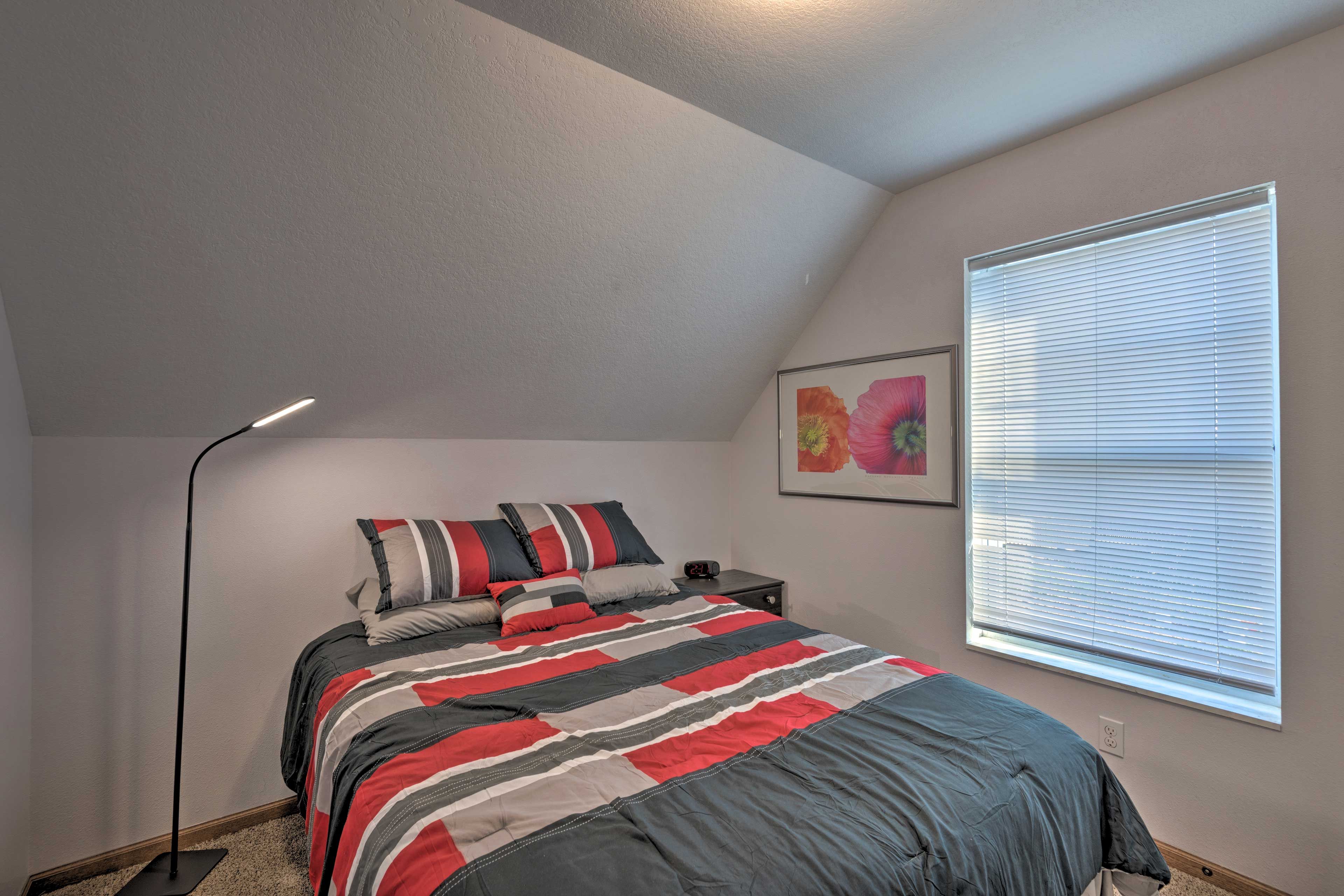 Bedroom 2 | Second Floor | Queen Bed