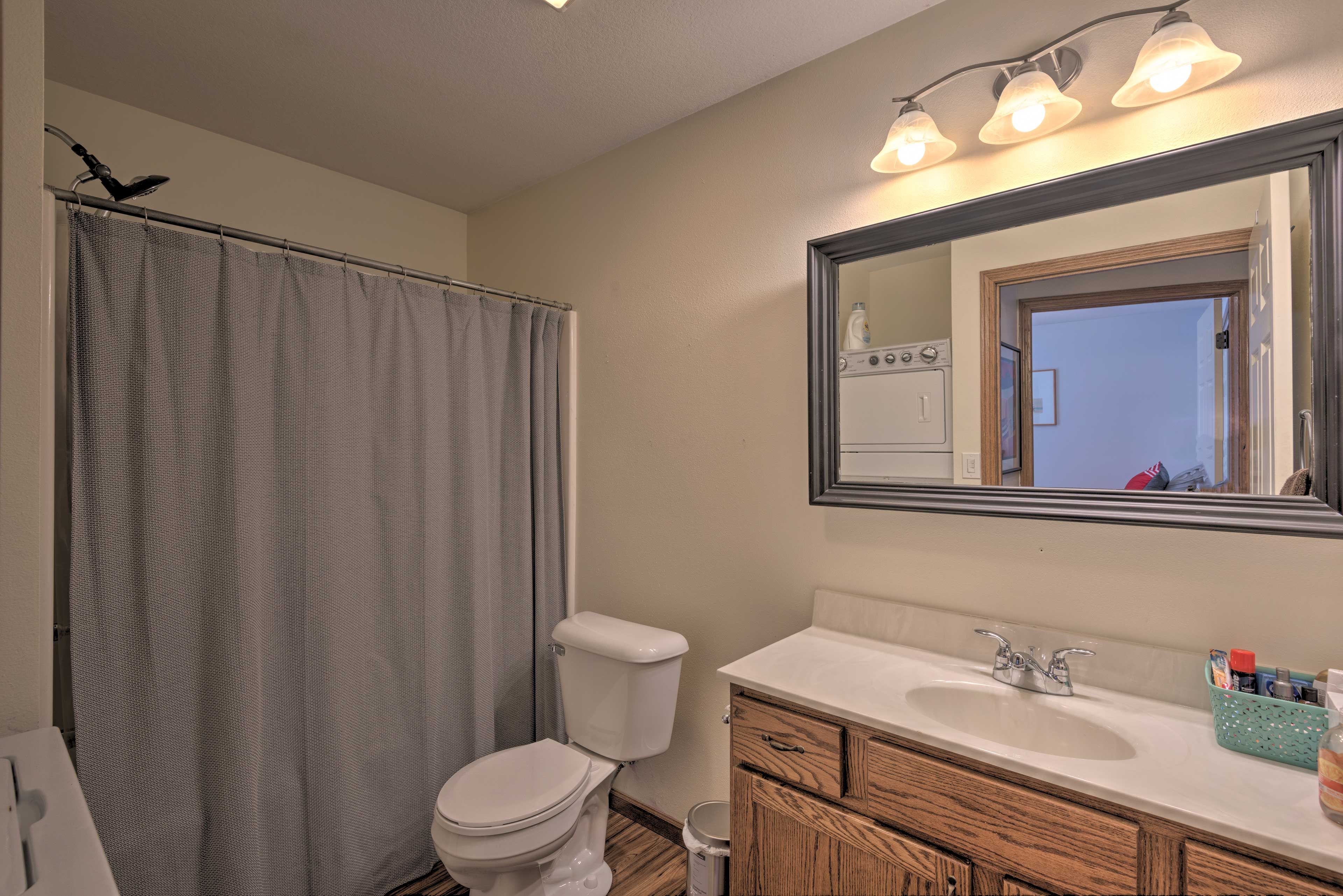 Full Bathroom | Shower/Tub Combo