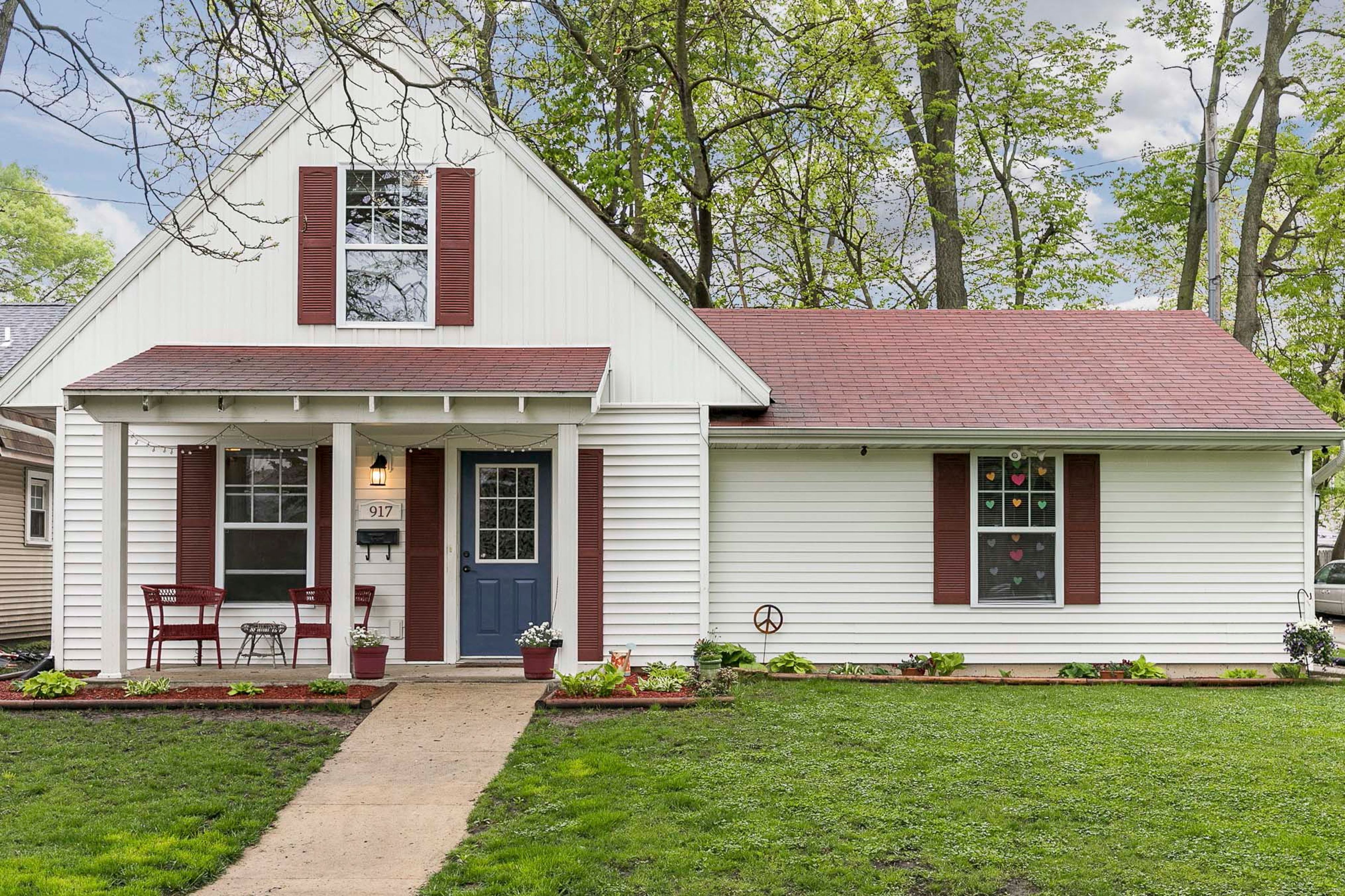 Cedar Rapids Vacation Rental | 3BR | 1BA | 1,120 Sq Ft | 2 Floors