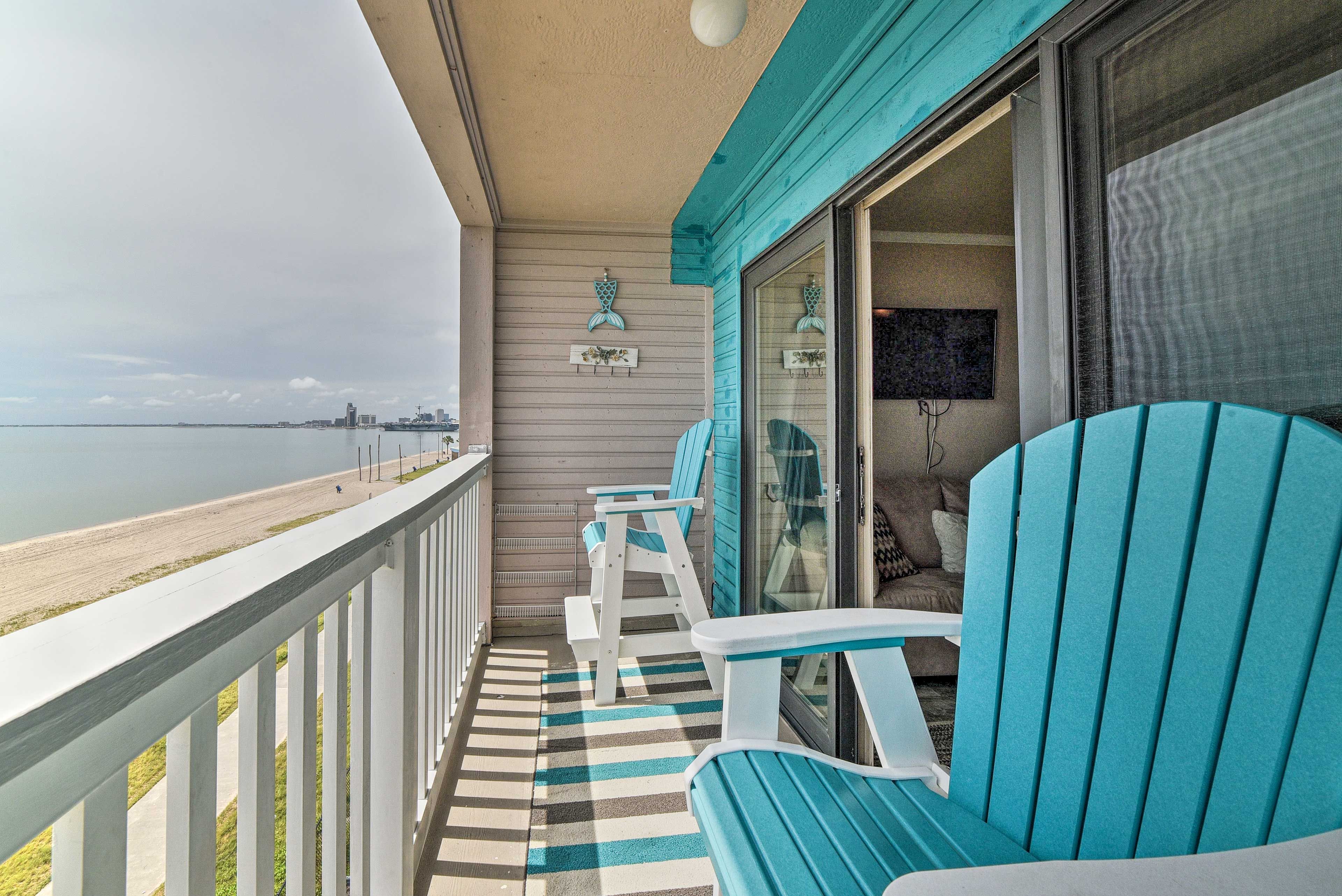 Corpus Christi Vacation Rental Condo | Stairs Required | 1BR | 1BA | 420 Sq Ft