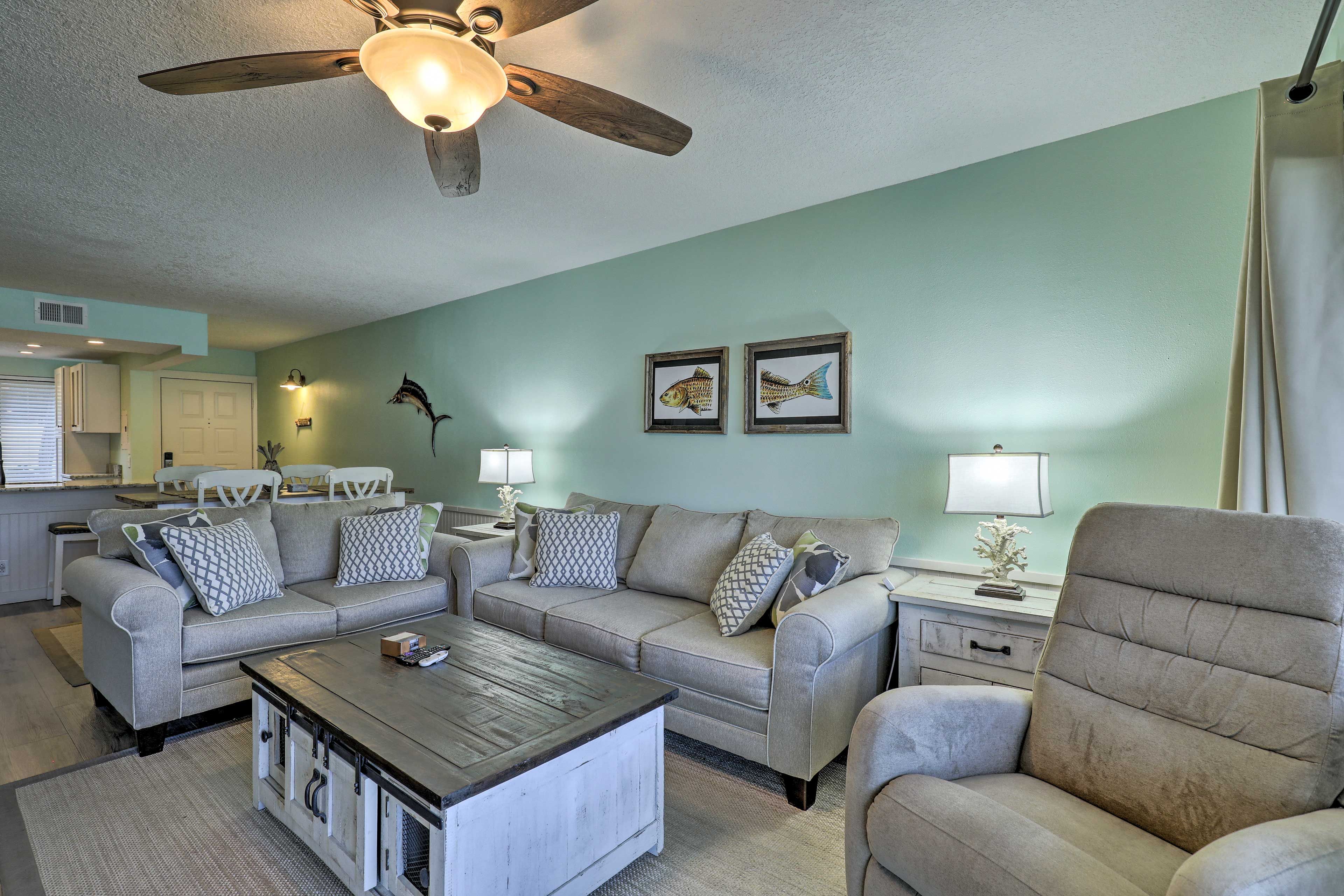 Living Room | Smart TV w/ Cable