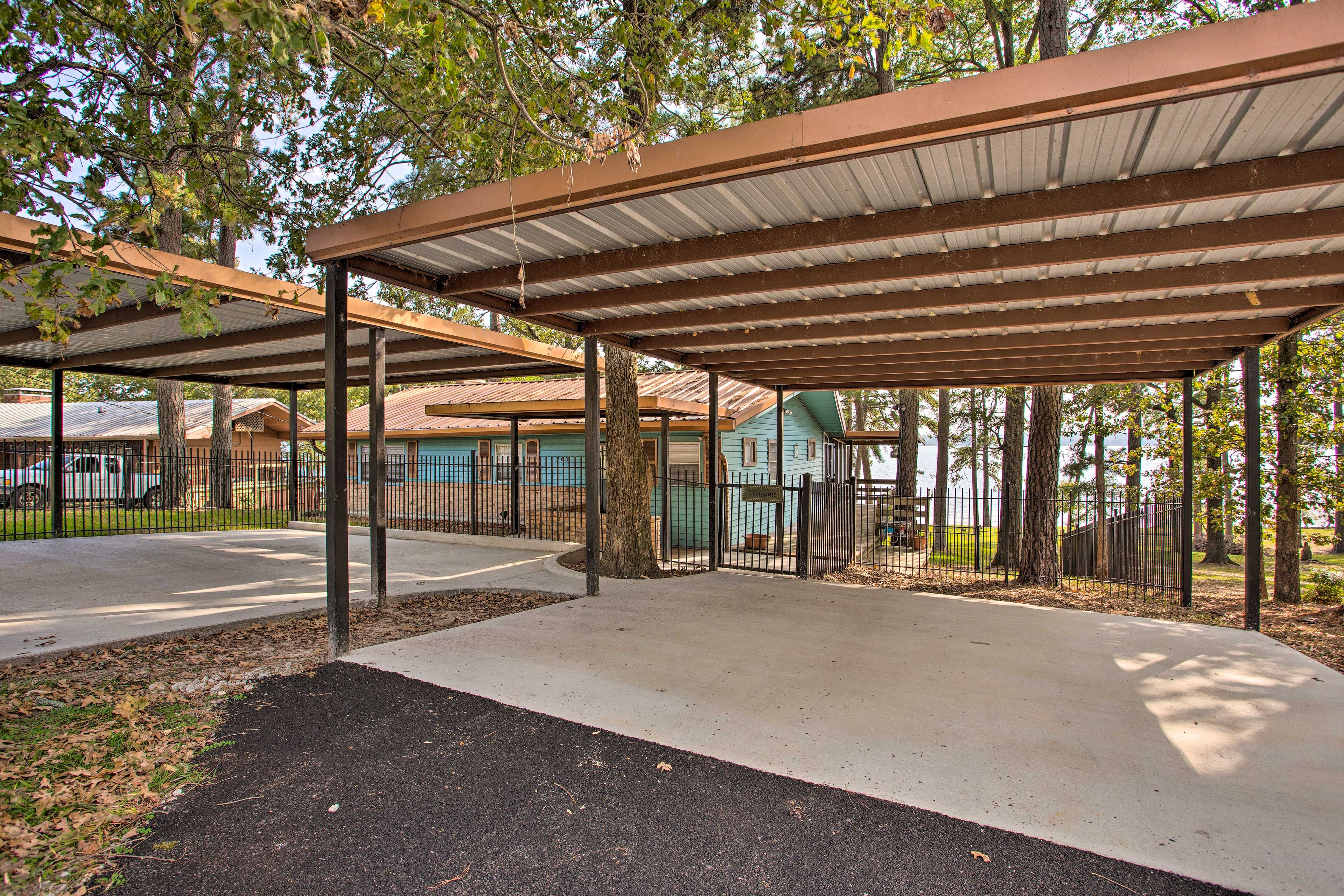 Parking: Driveway (4 Vehicles) & Trailer Parking