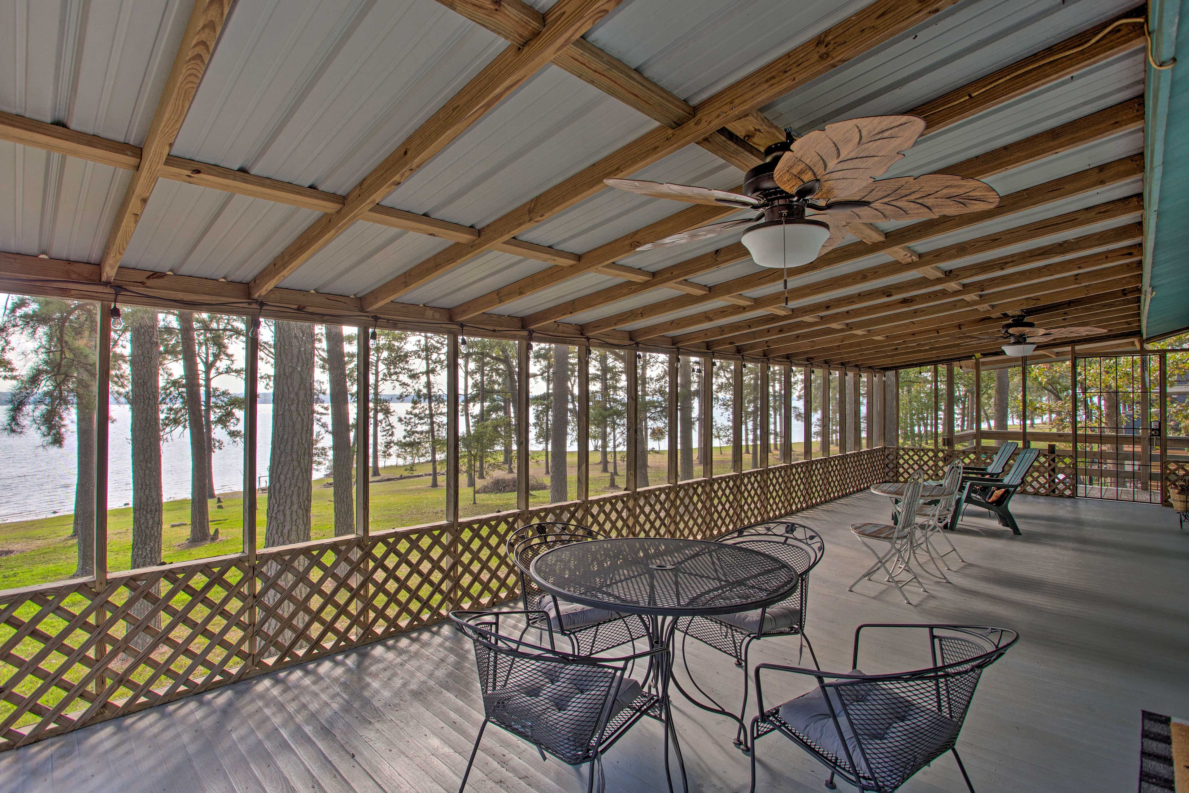 Screened Porch | Lake O' the Pines Views