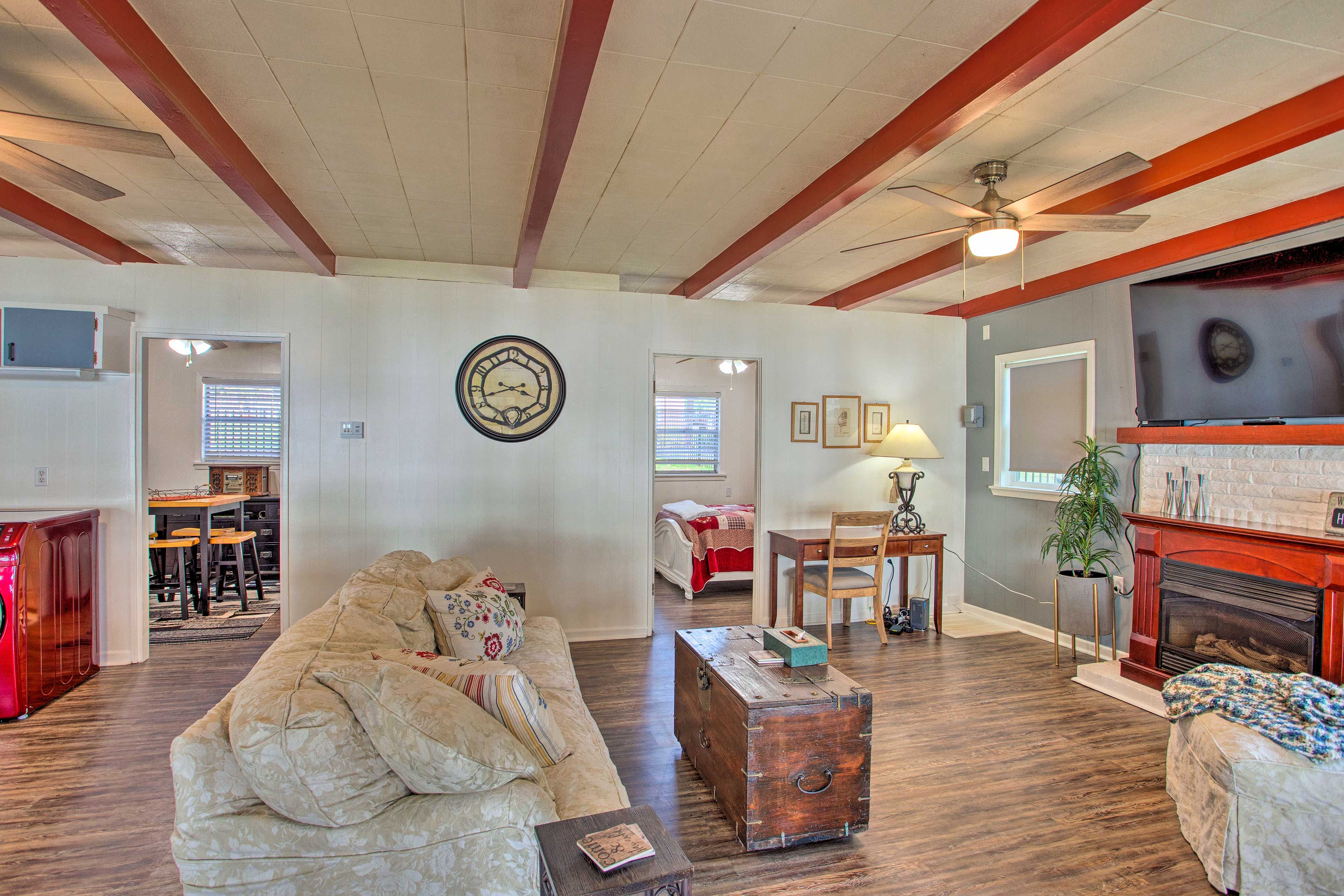 Living Room | Flat-Screen TV