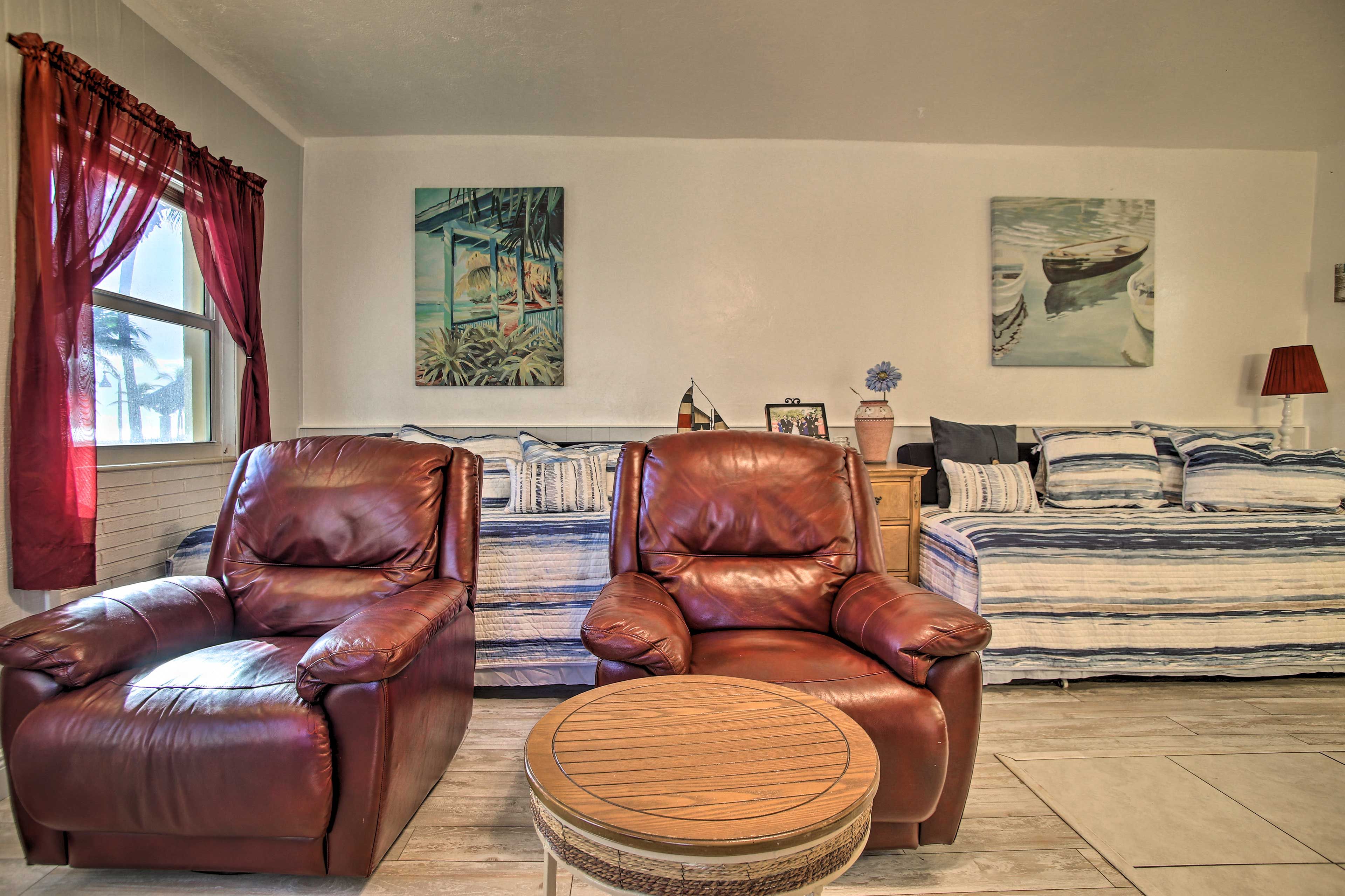 Main Living Space | Recliner Chairs