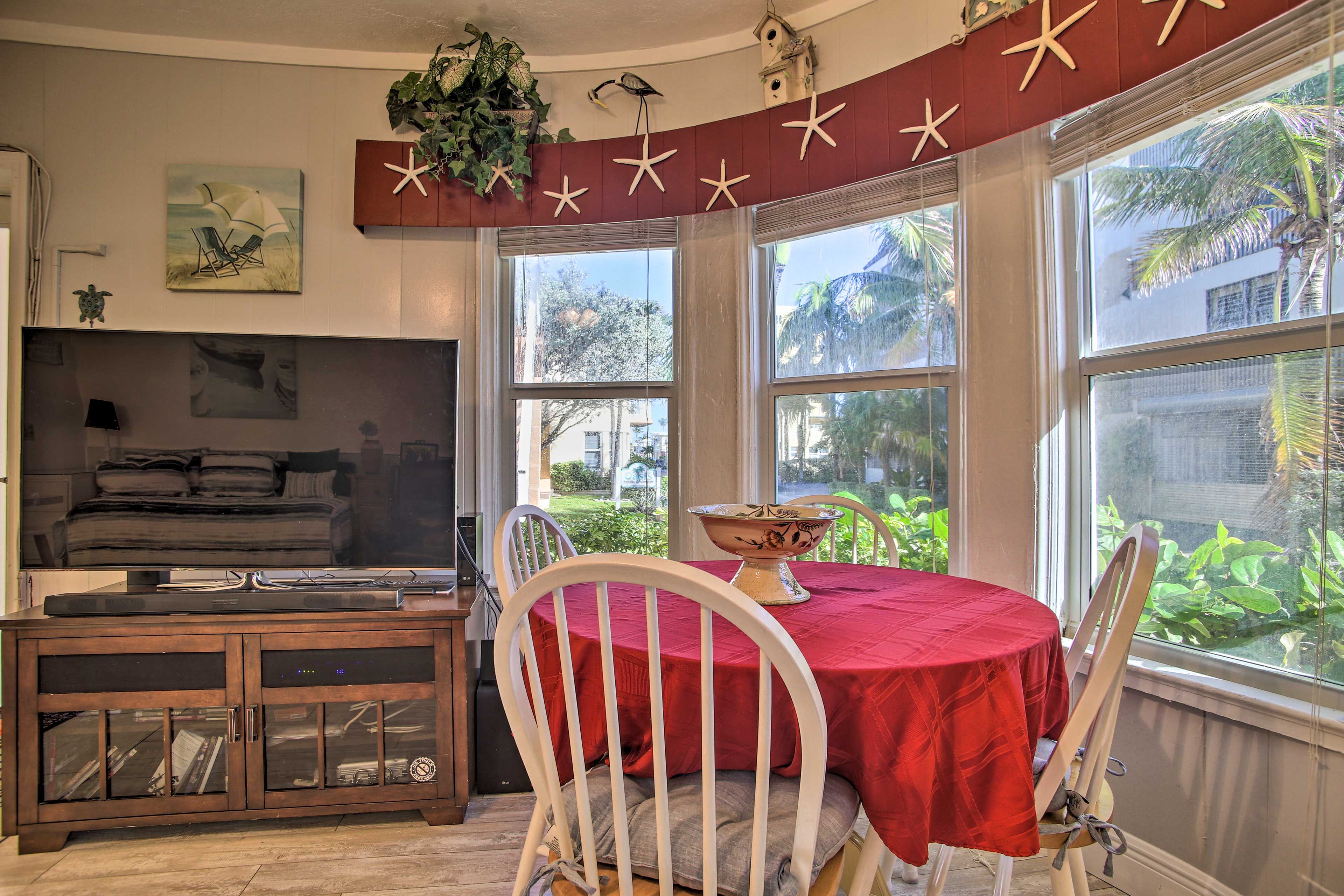Main Living Space | Dining Nook