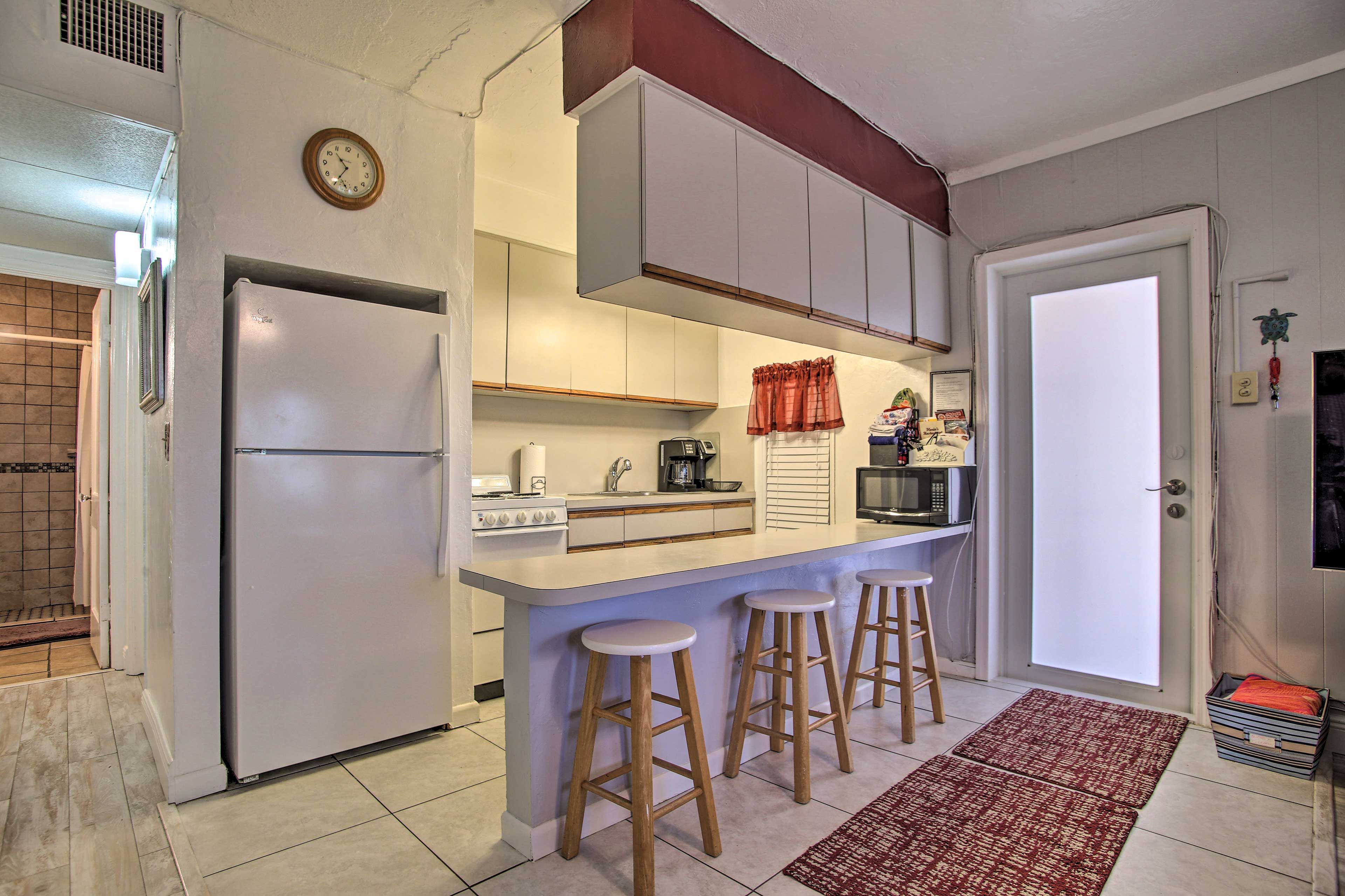 Well-Equipped Kitchen | Dishware & Flatware