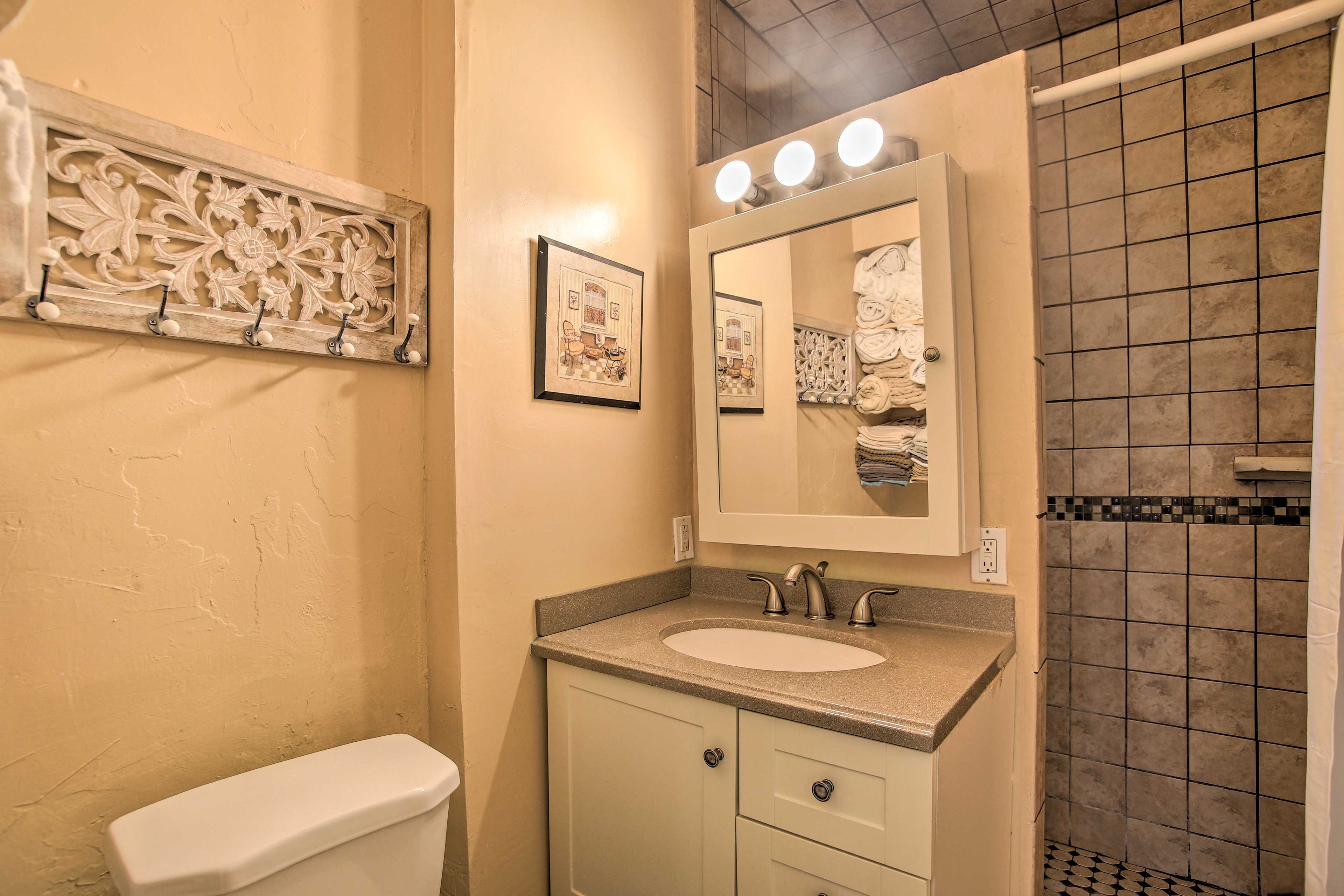 Full Bathroom | Walk-in Shower | Towels Provided