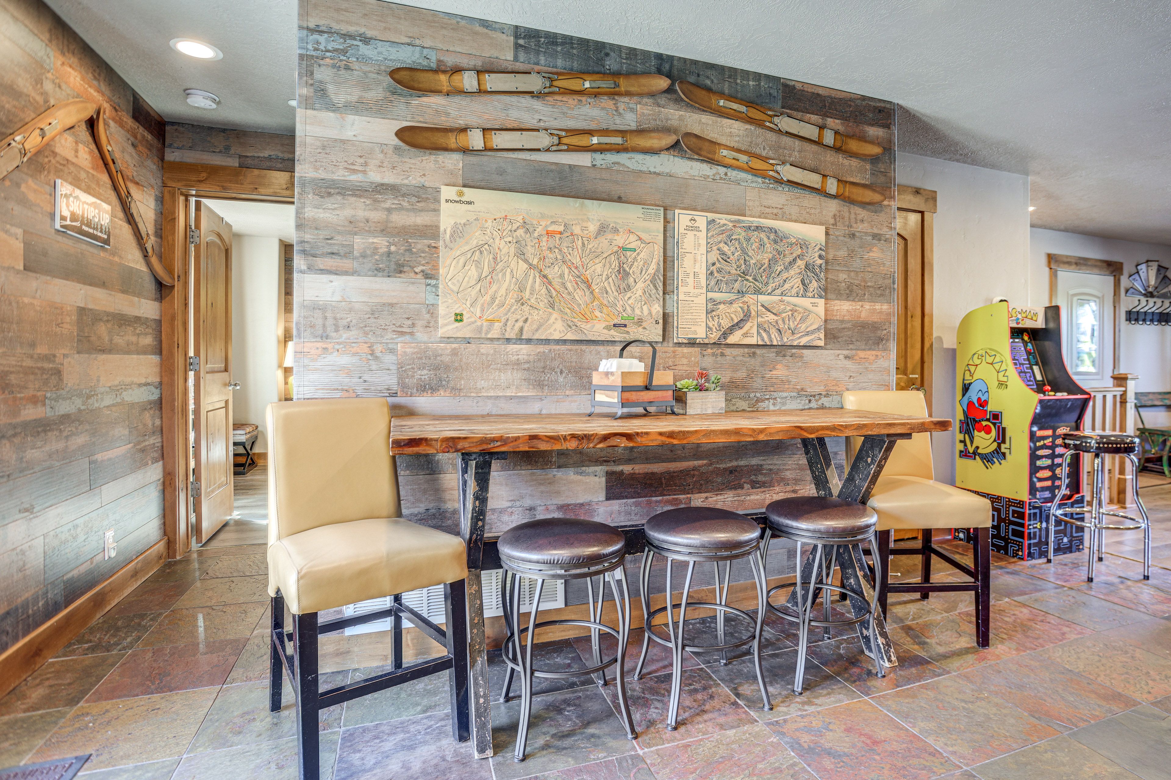 Dining Area | Seating for 9 | High Chair