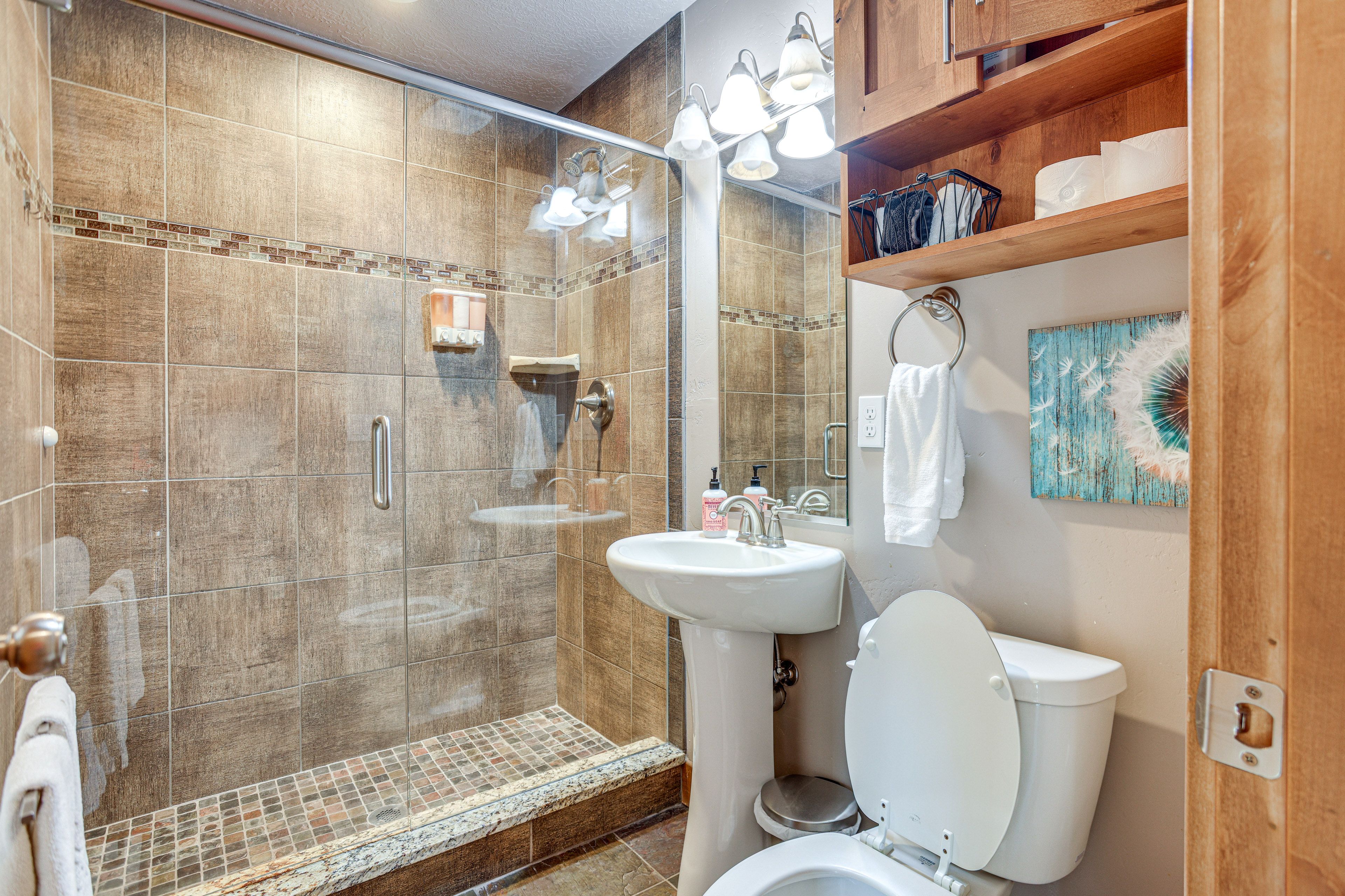 Full Bathroom | Towels Provided | Walk-In Shower