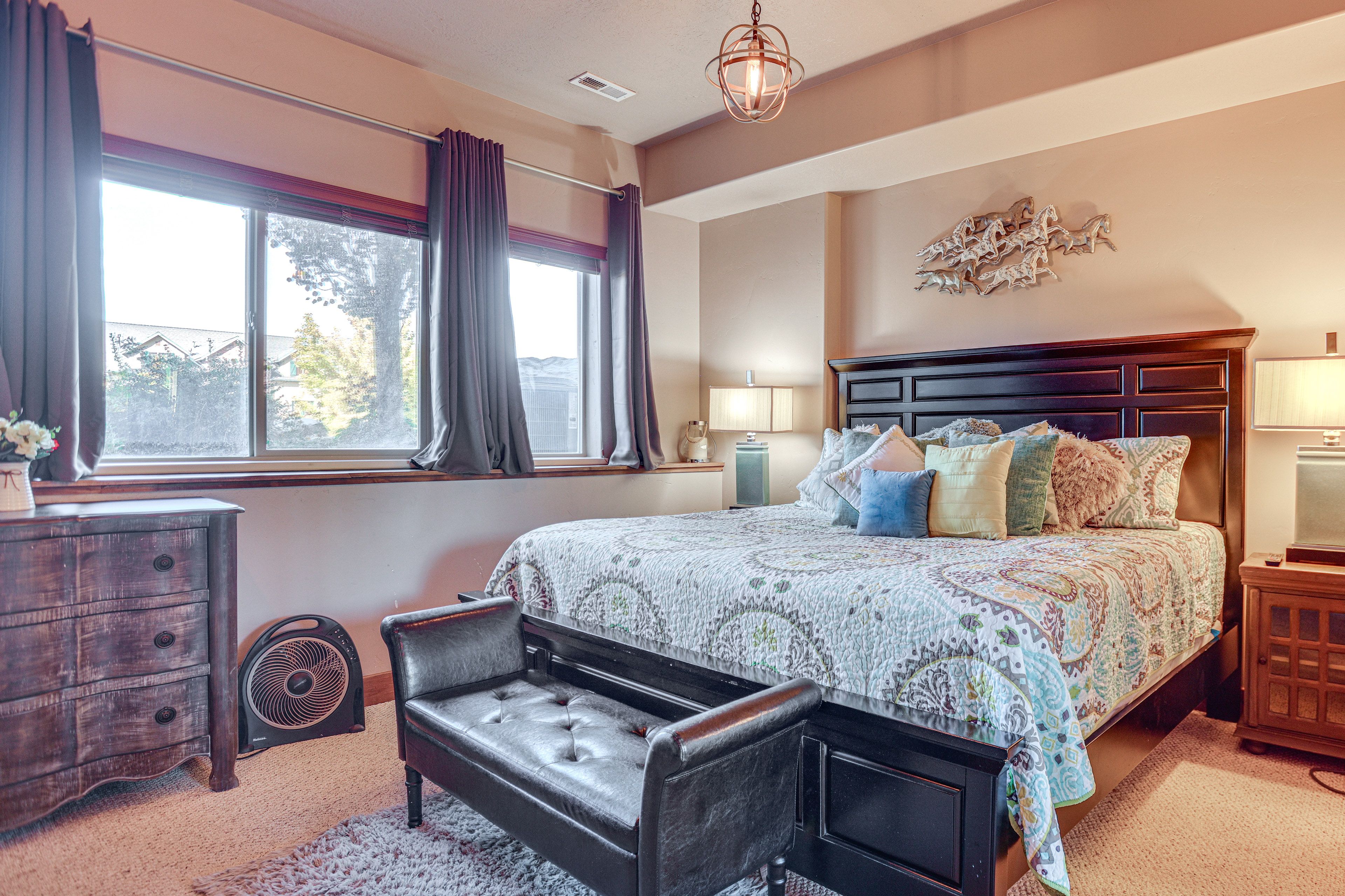 Bedroom 1 | King Bed | Twin Bed w/ Twin Trundle