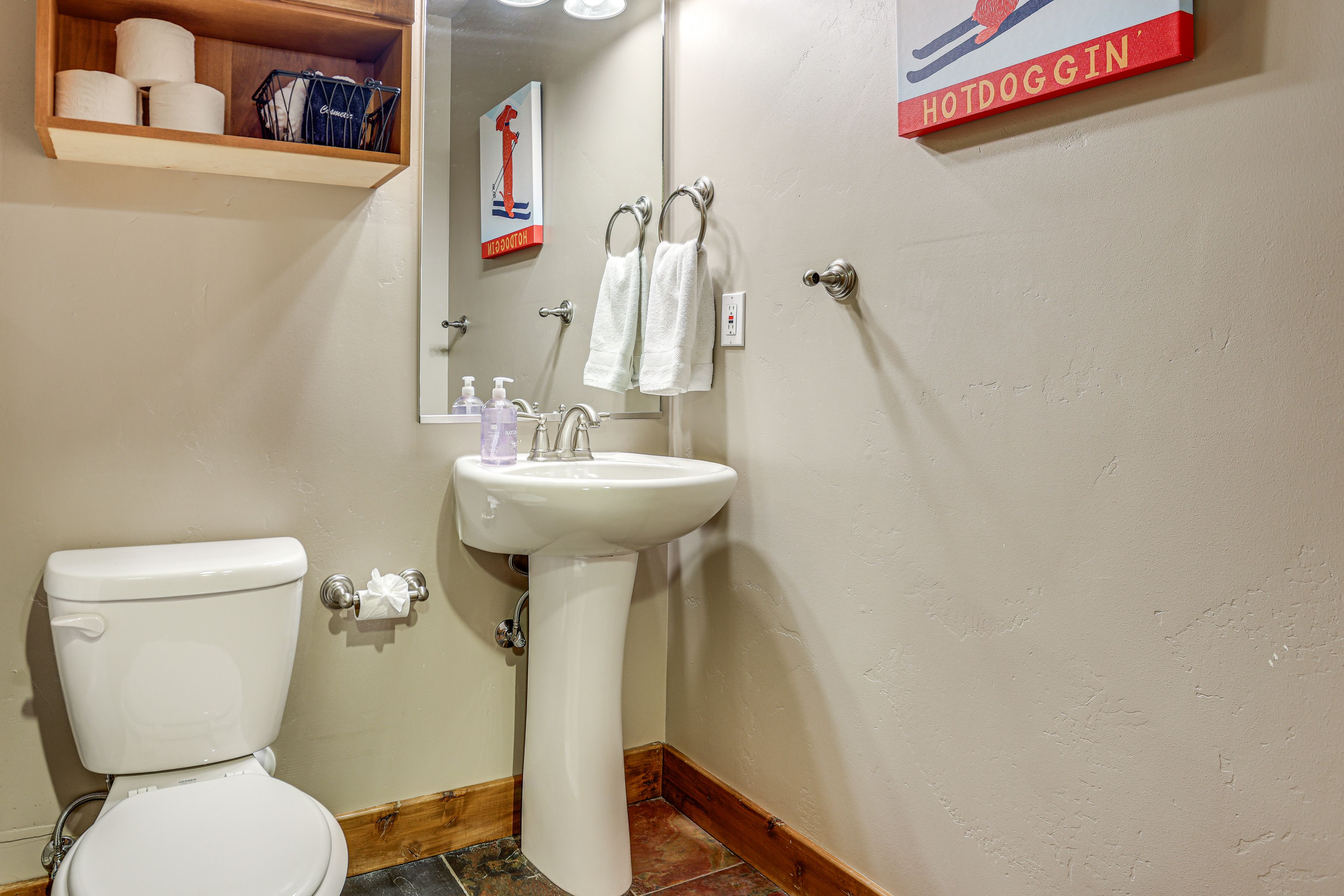 Full Bathroom | Complimentary Toiletries