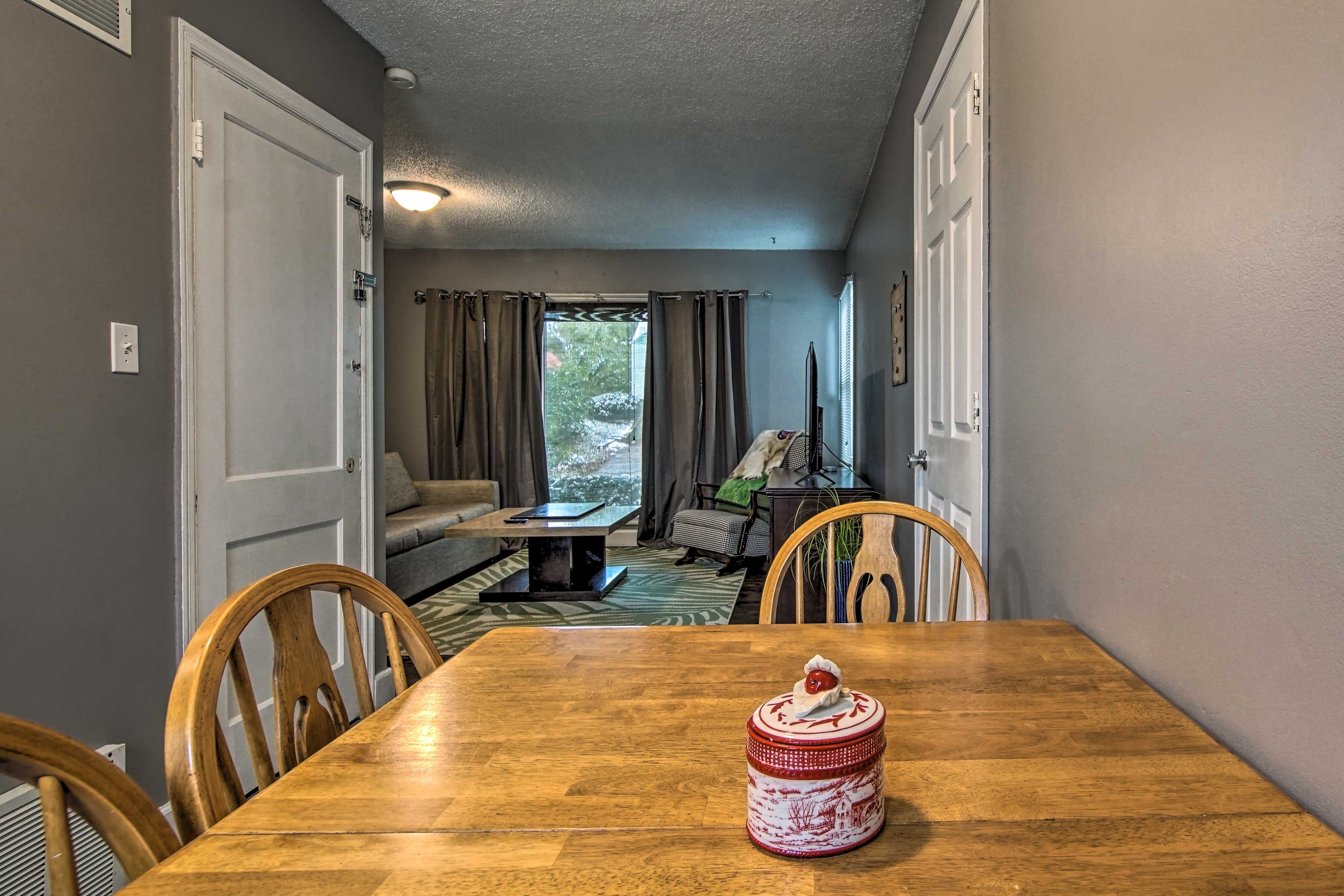 Kitchen & Dining Area