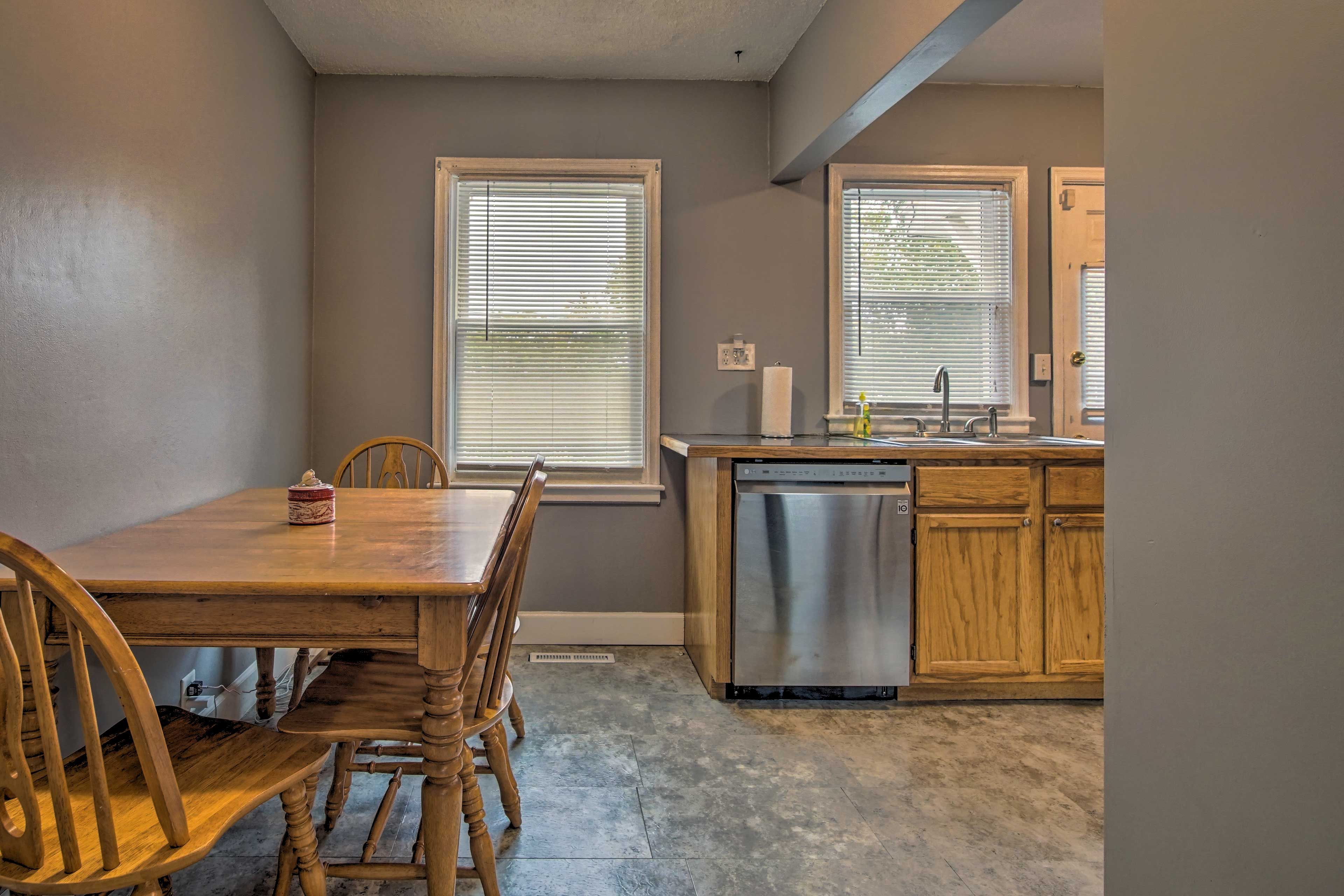 Kitchen & Dining Area | Main Floor