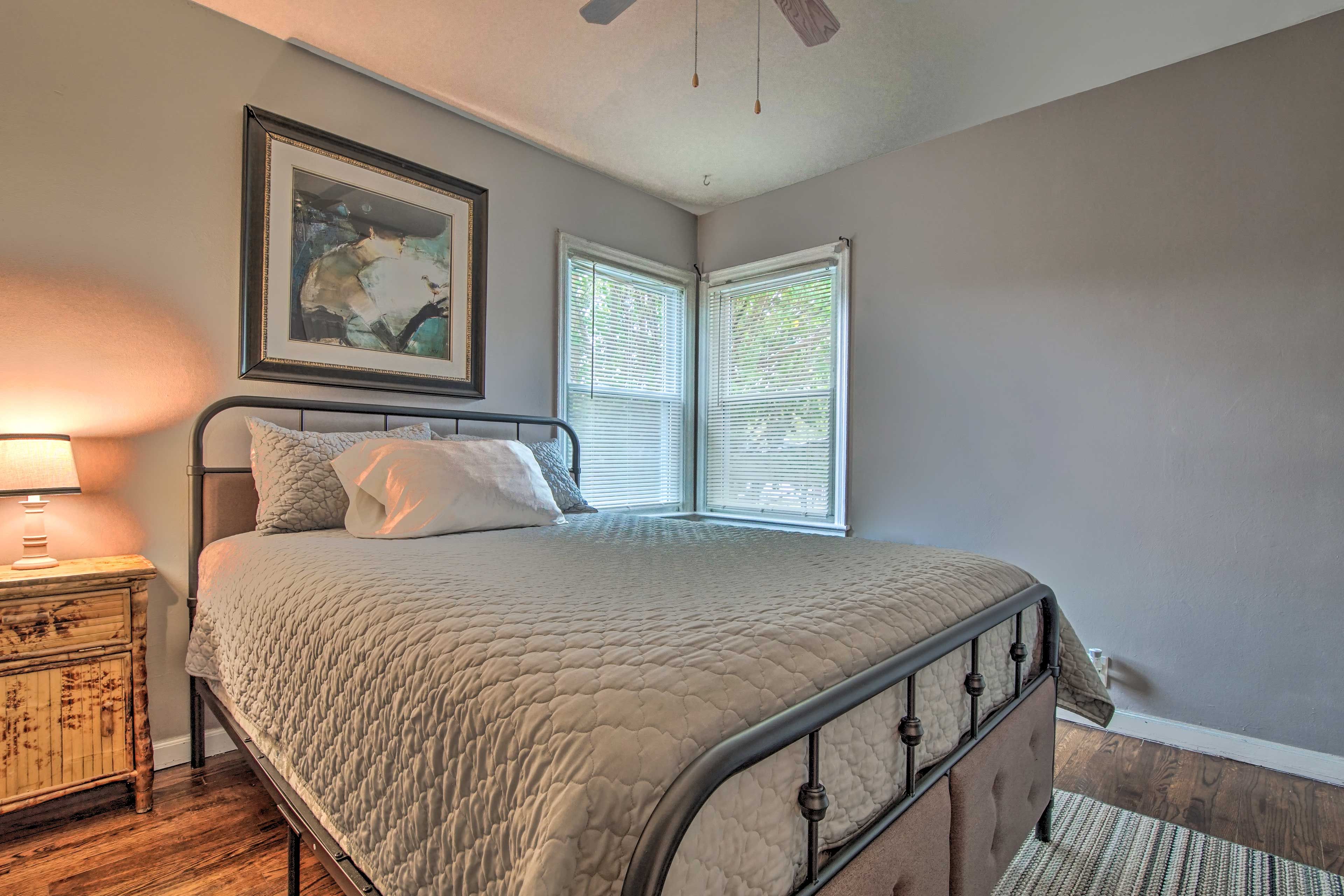Bedroom 2 | Queen Bed