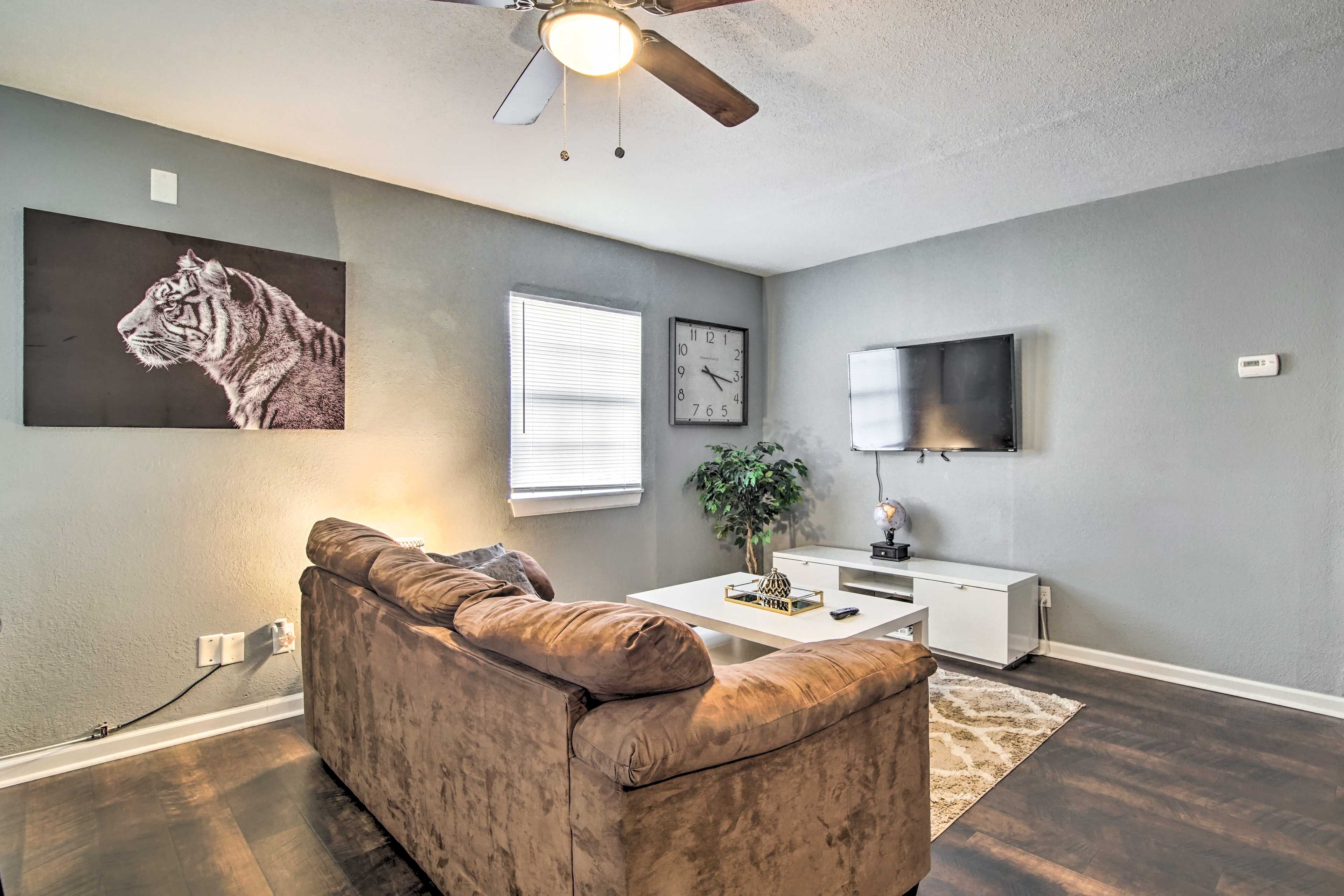 Living Room | Central Air Conditioning/Heat