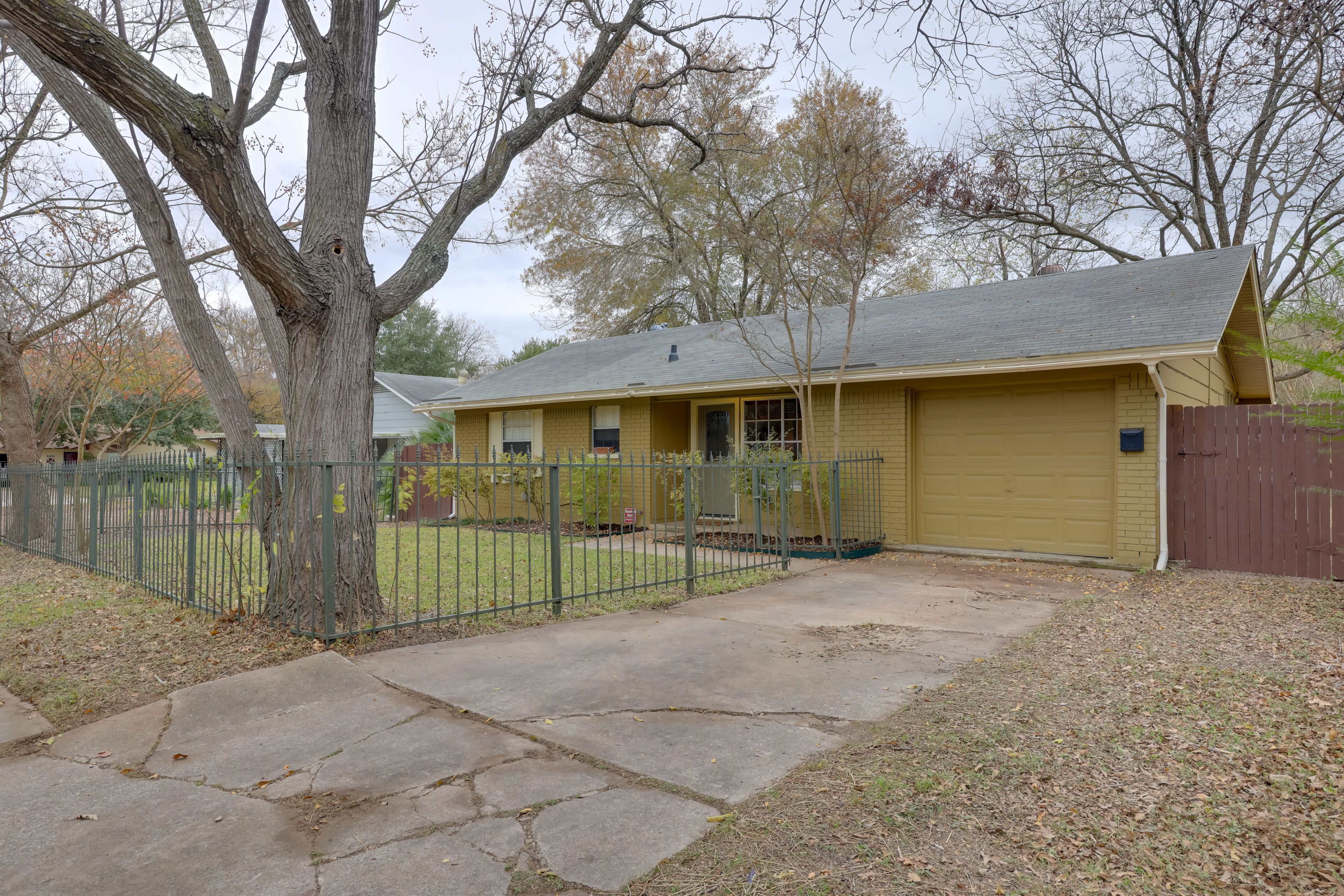 Parking | Driveway (1 Vehicle)