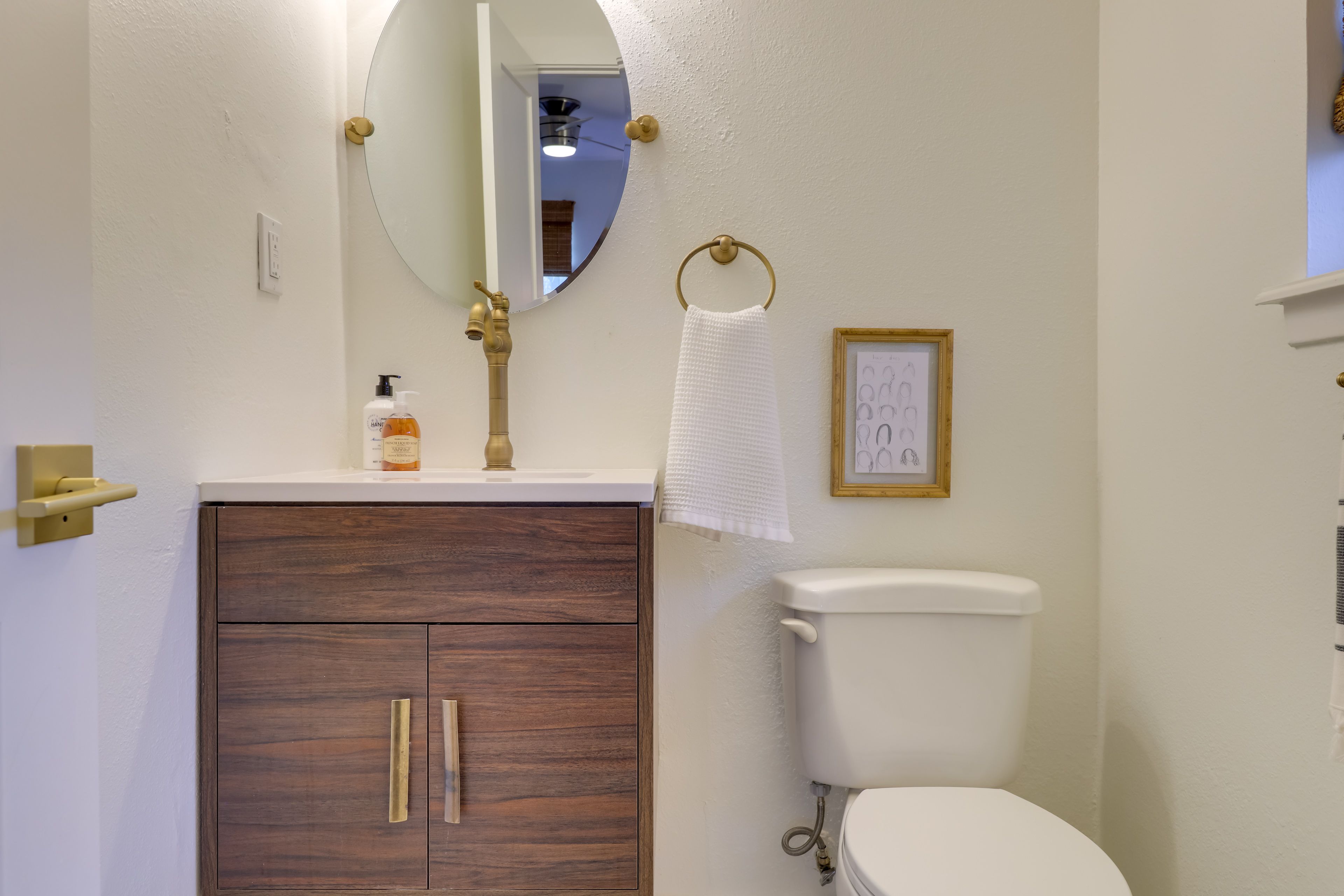 Half Bathroom | Complimentary Toiletries | Towels Provided