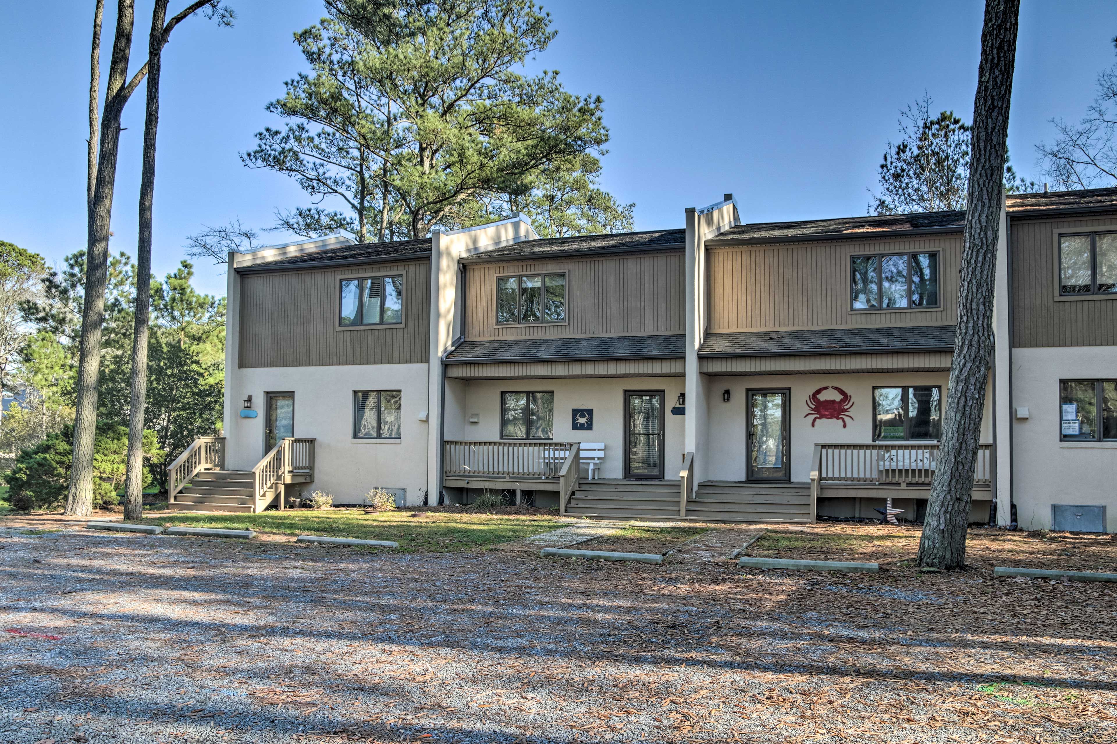 Parking | Driveway/Community Lot (2 Vehicles)