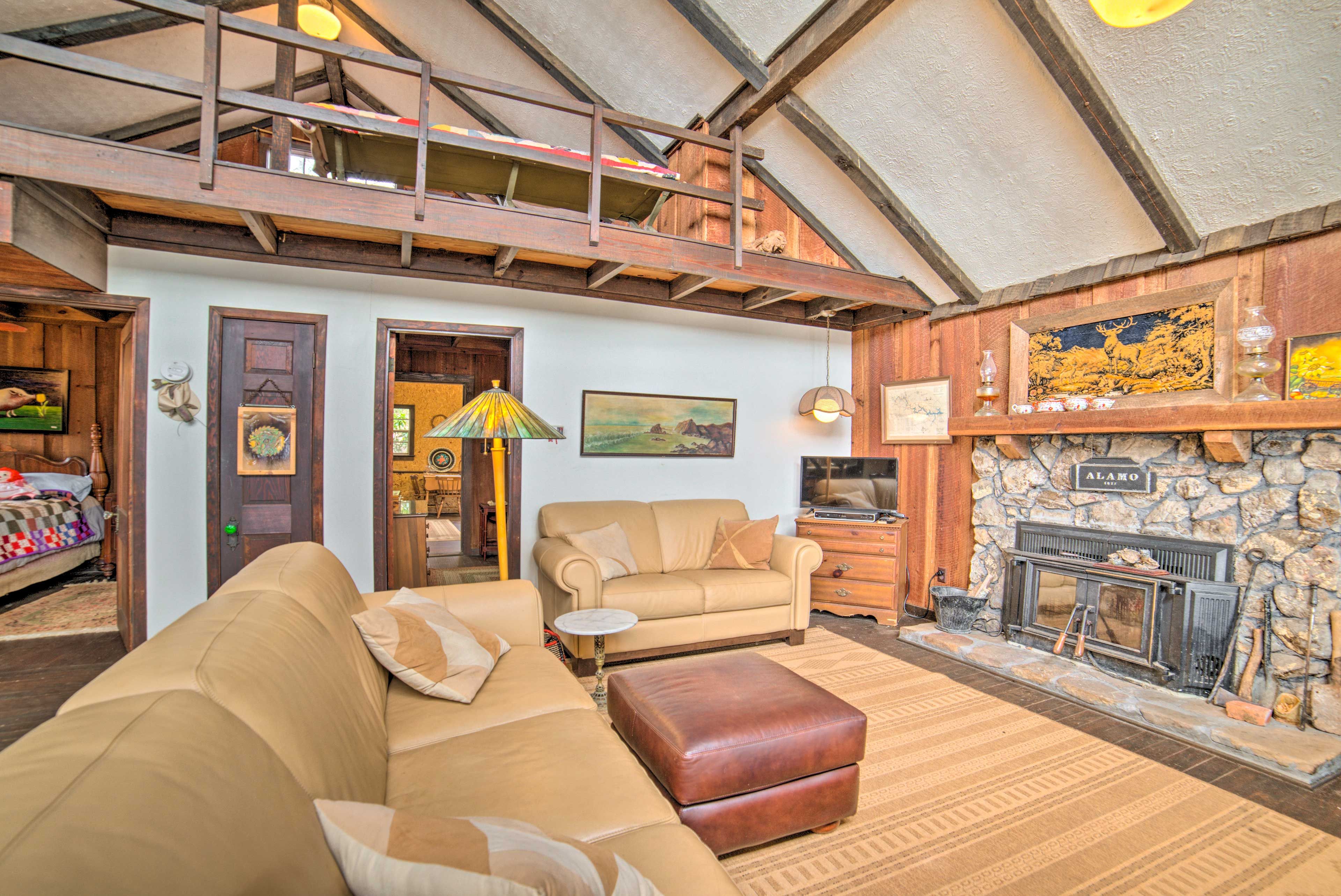 Living Room | Free WiFi
