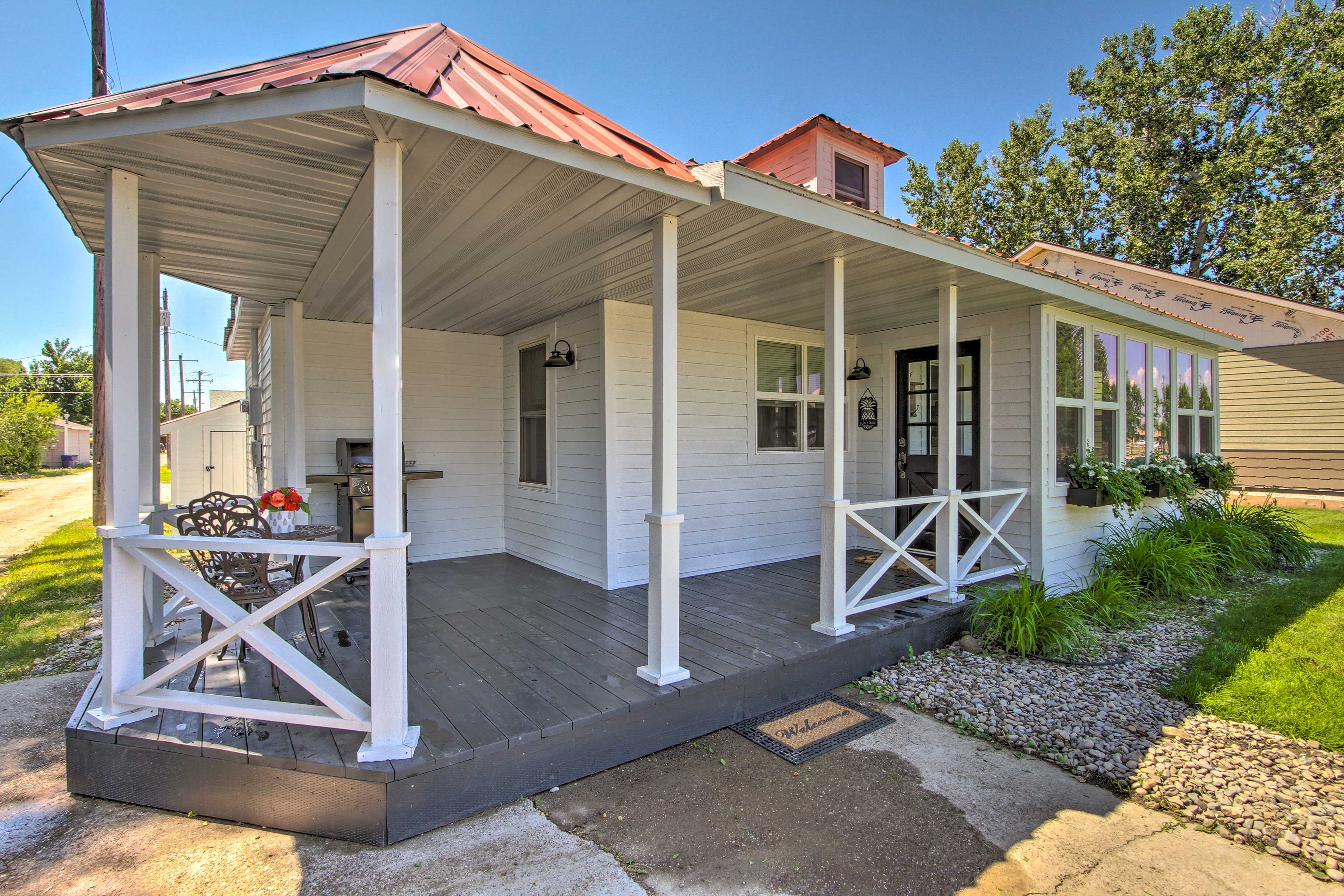 Cottage Exterior | Front Porch