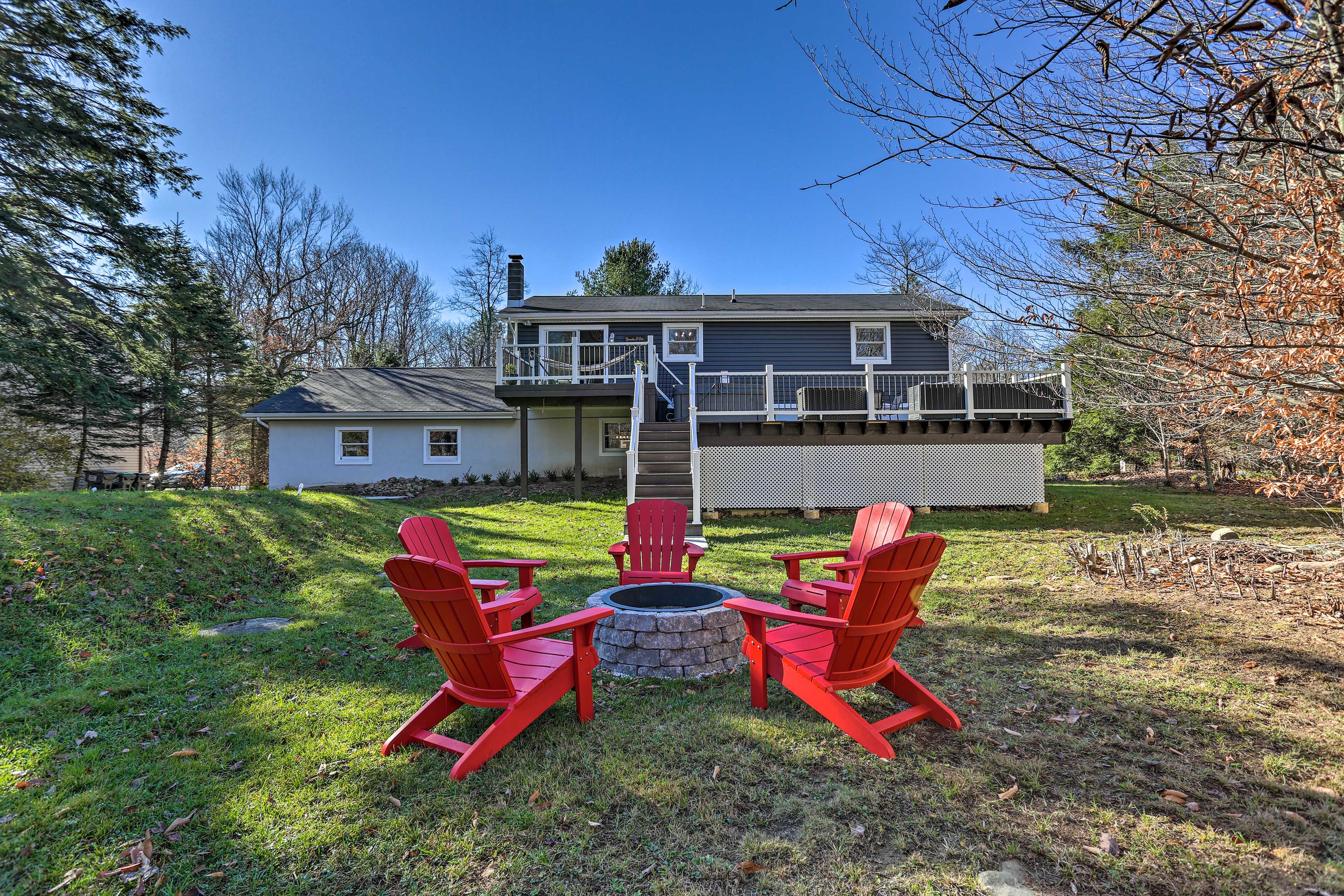 Private Yard | Fire Pit | Steps Required to Access