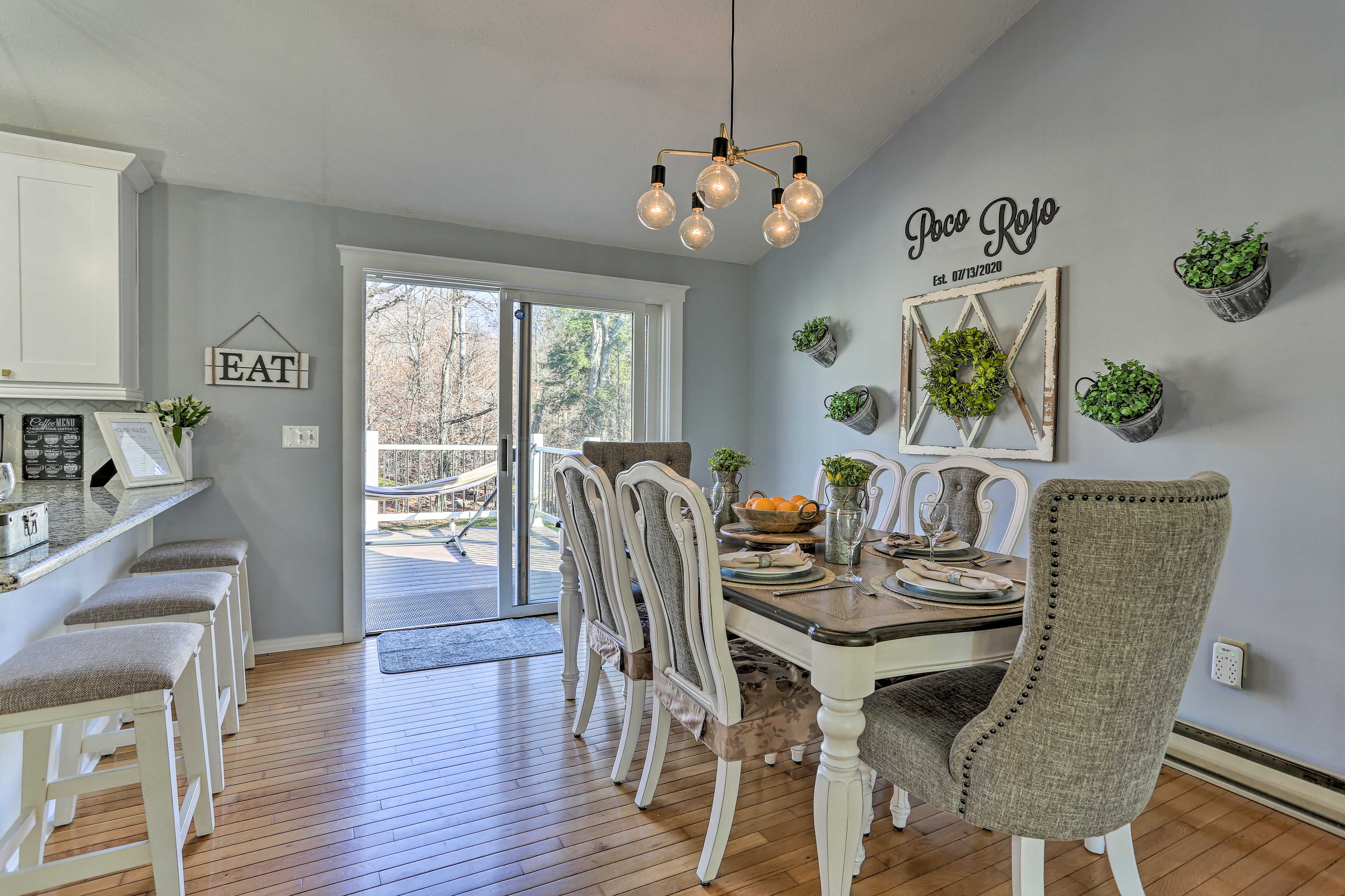 Dining Room | 2nd Floor | Dishware/Flatware Provided