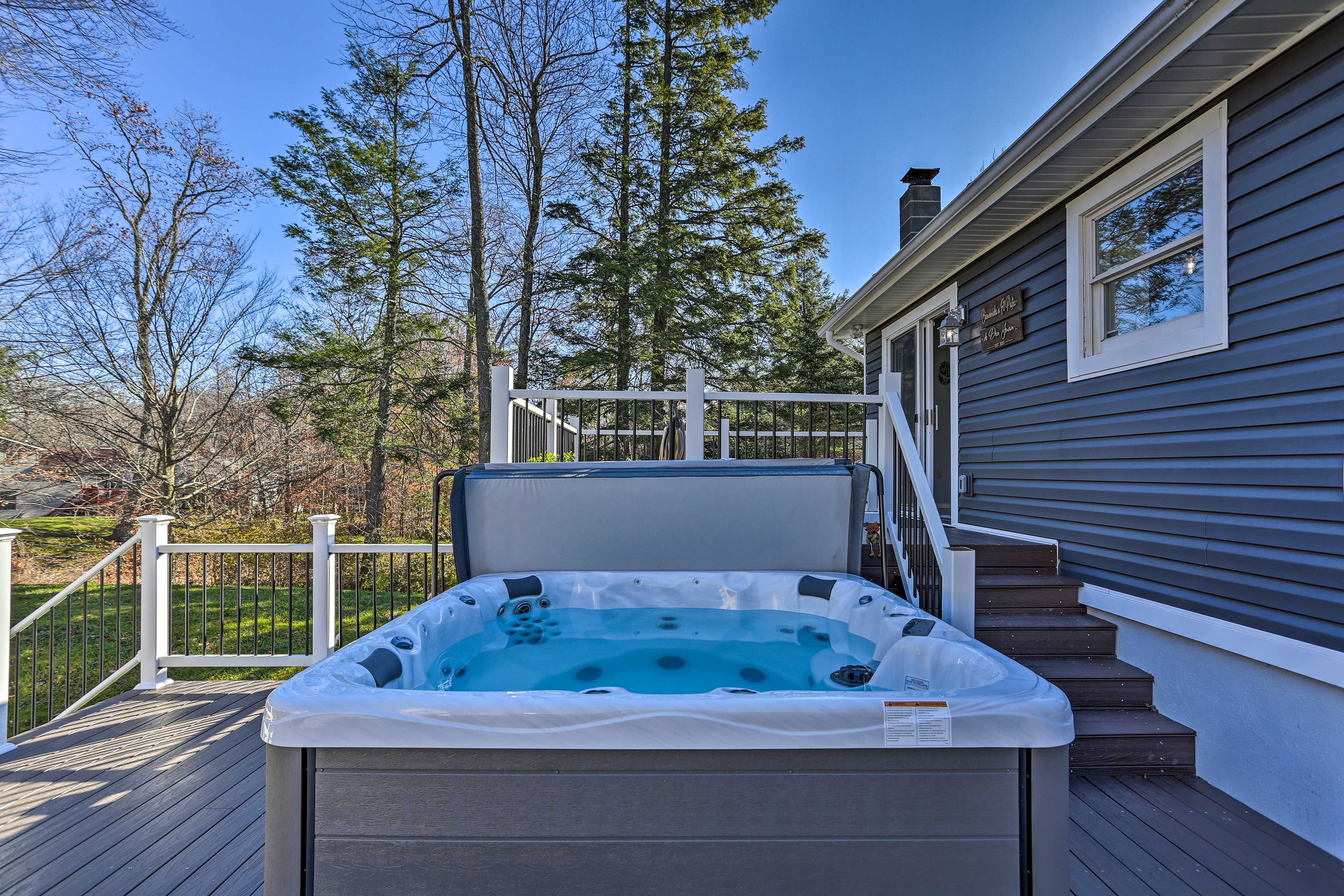 Deck | Access off 2nd Floor | Charcoal Grill (Charcoal Not Provided)