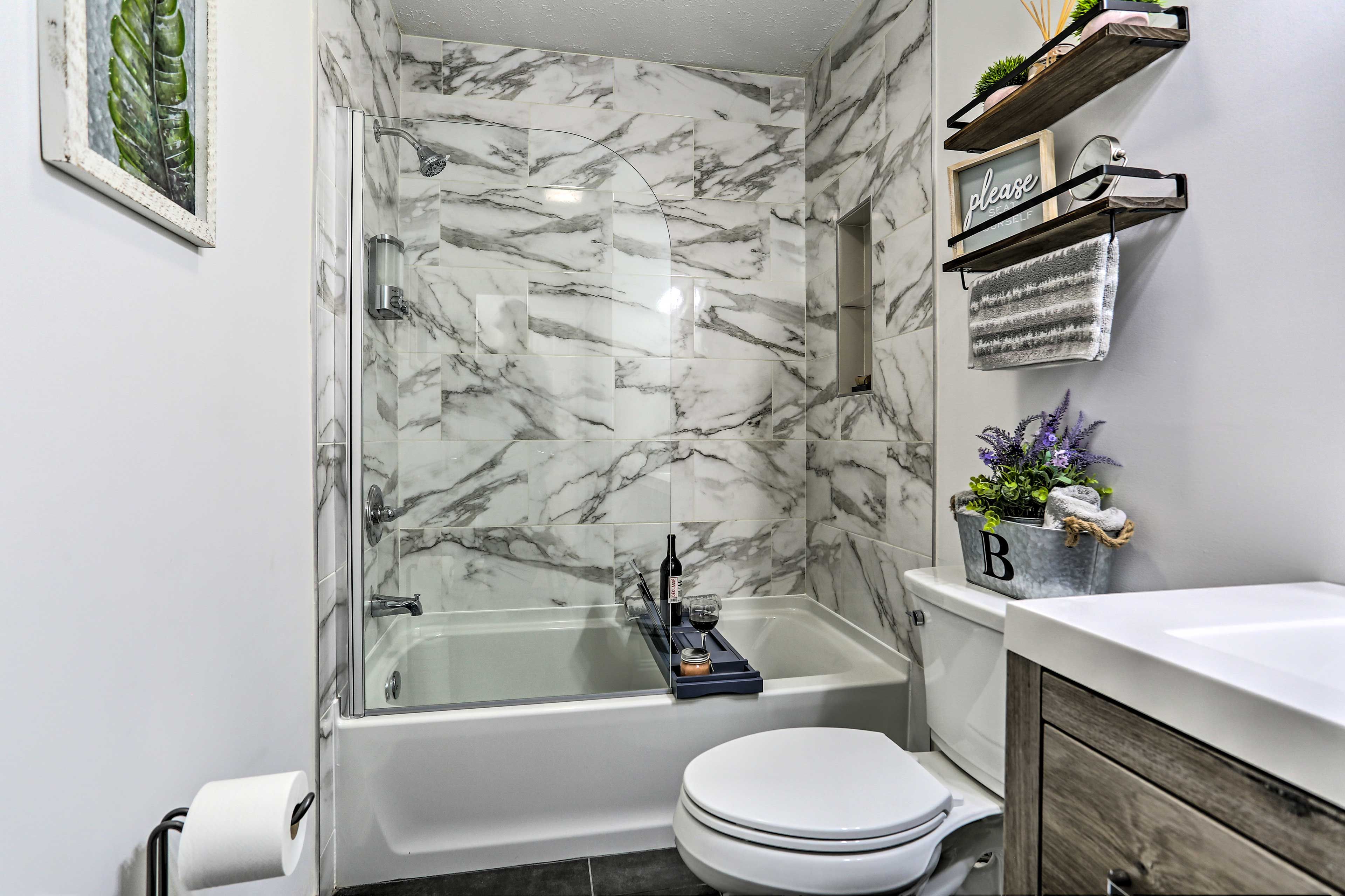 Bathroom | 2nd Floor | Complimentary Toiletries | No Grab Rails in Shower