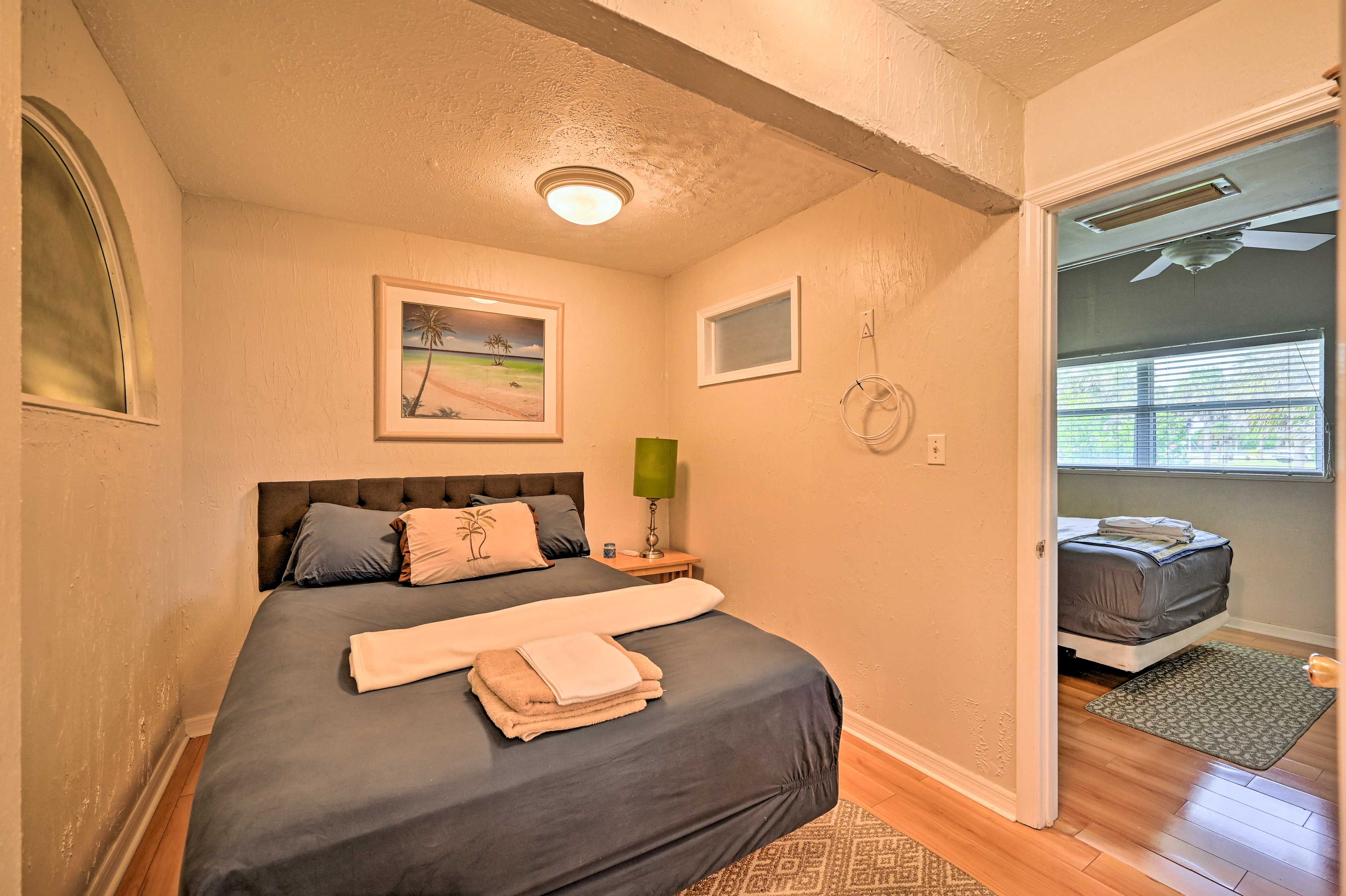 Bedroom 2 | Queen Bed