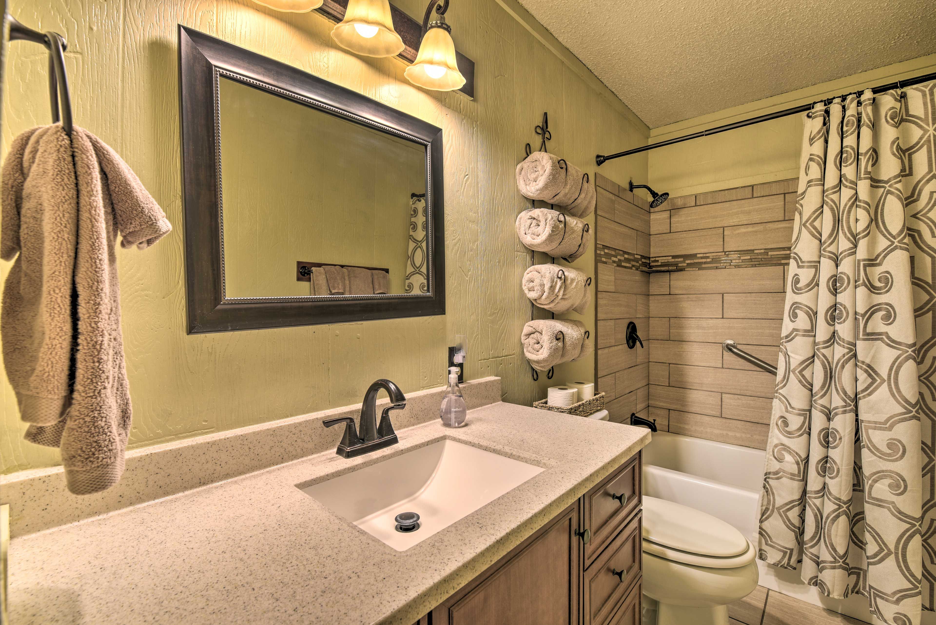 Full Bathroom | Grab Rails in Shower