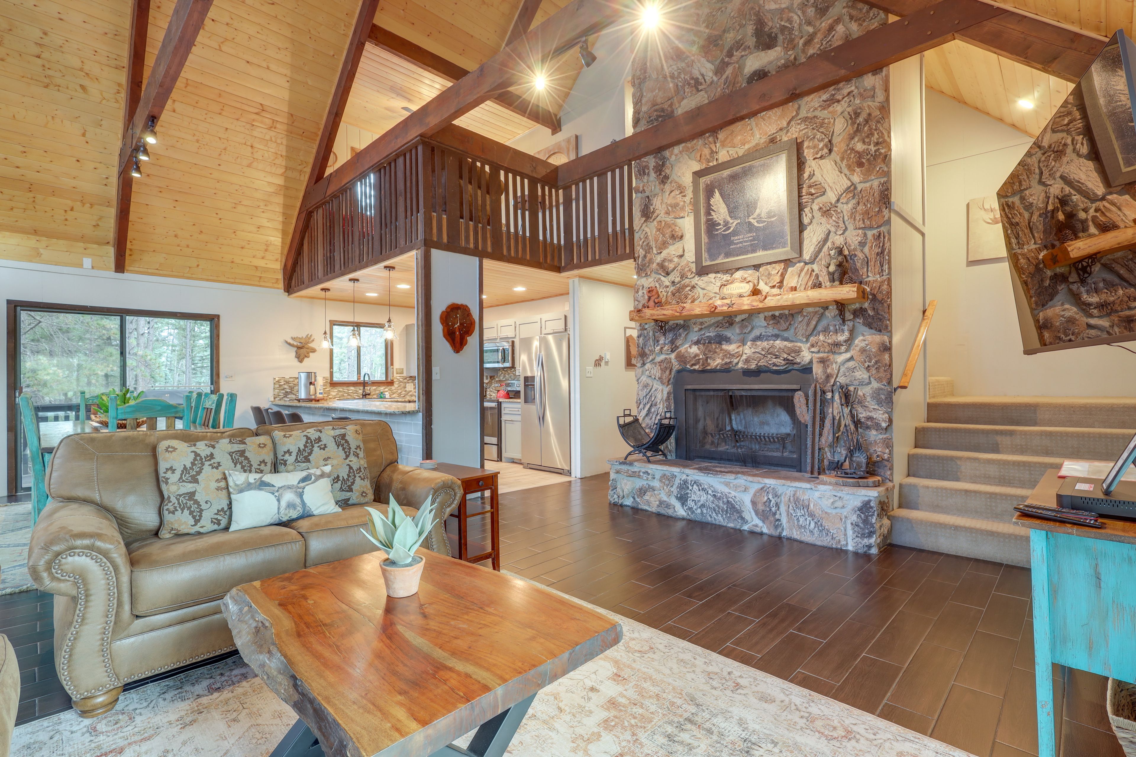 Living Room | Smart TV | Wood-Burning Fireplace | Free WiFi