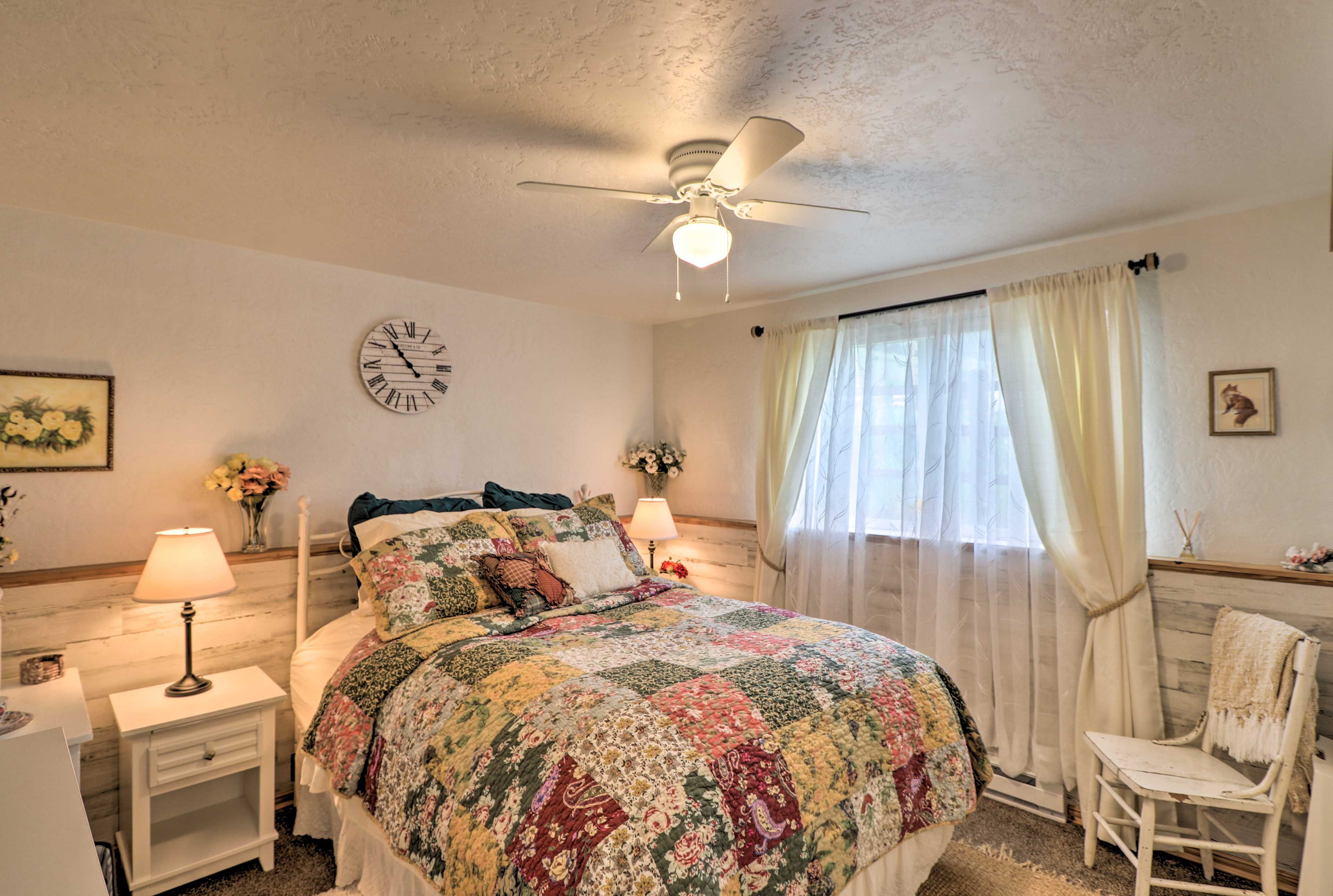 Bedroom | Queen Bed