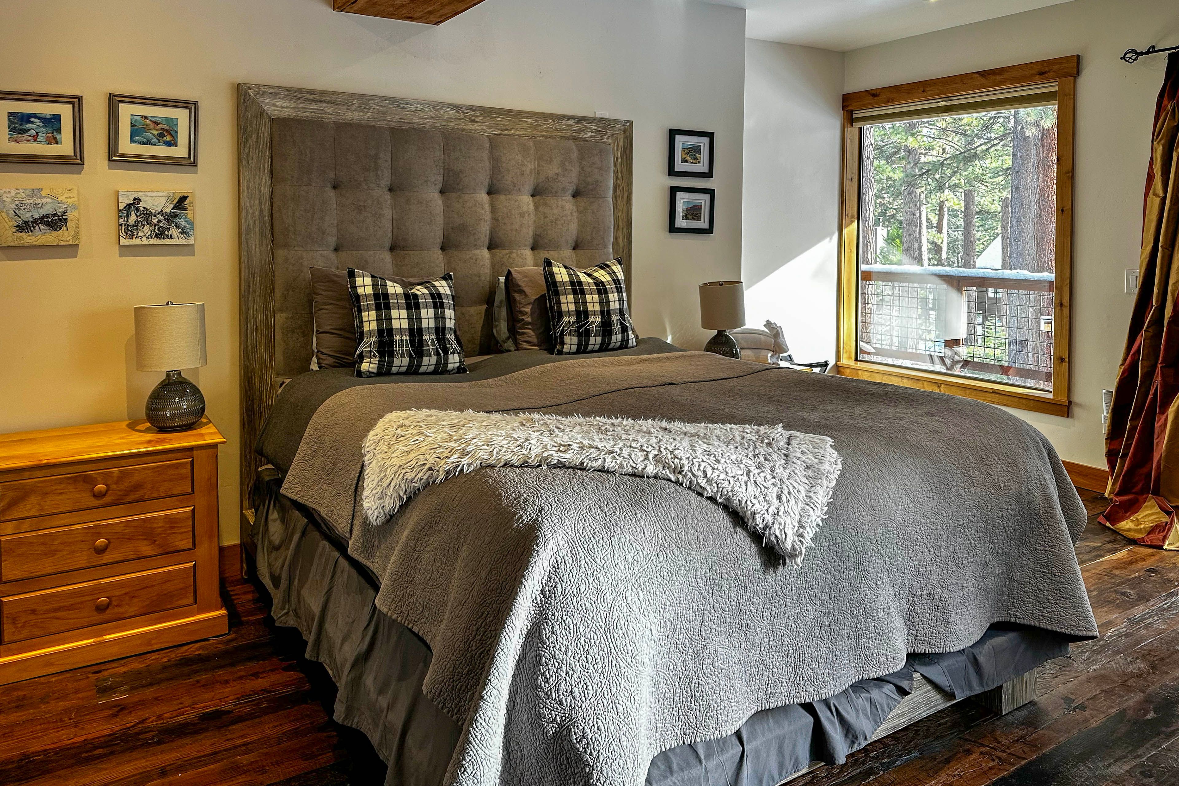 Bedroom 7 | King Bed | 3rd Floor