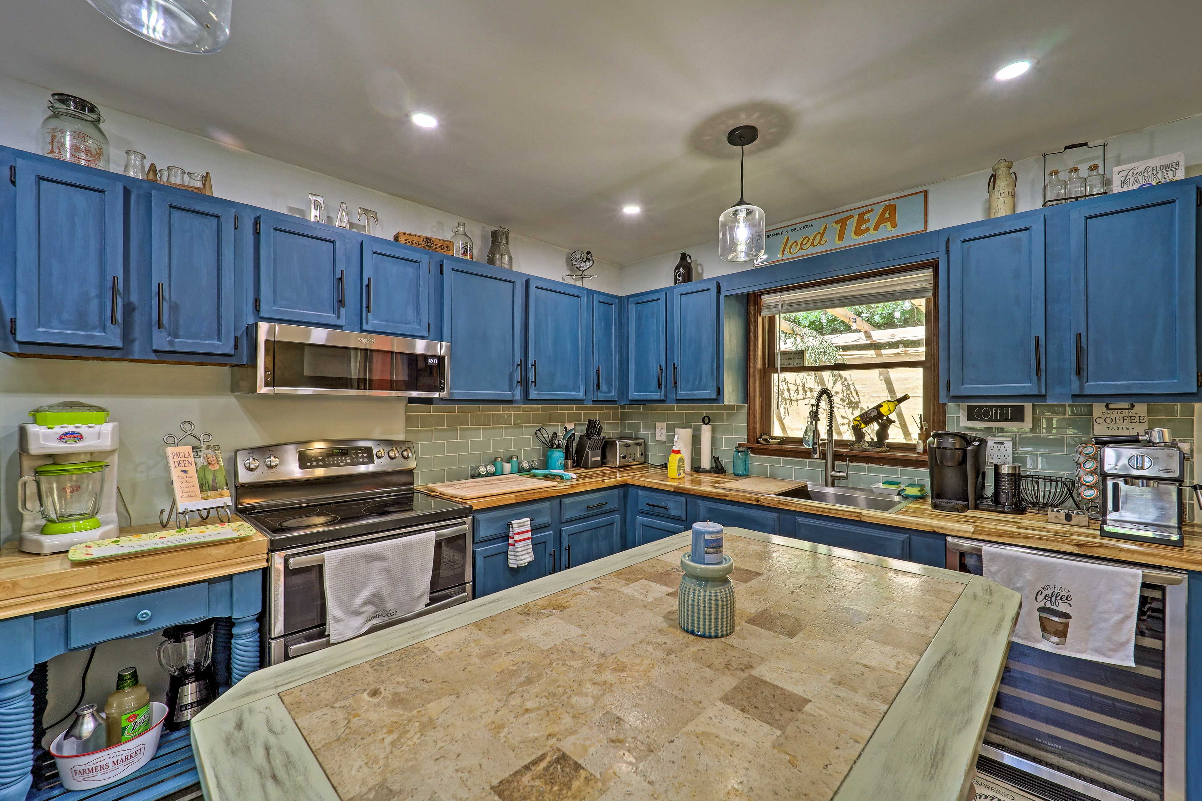 Fully Equipped Kitchen | Dishware & Flatware