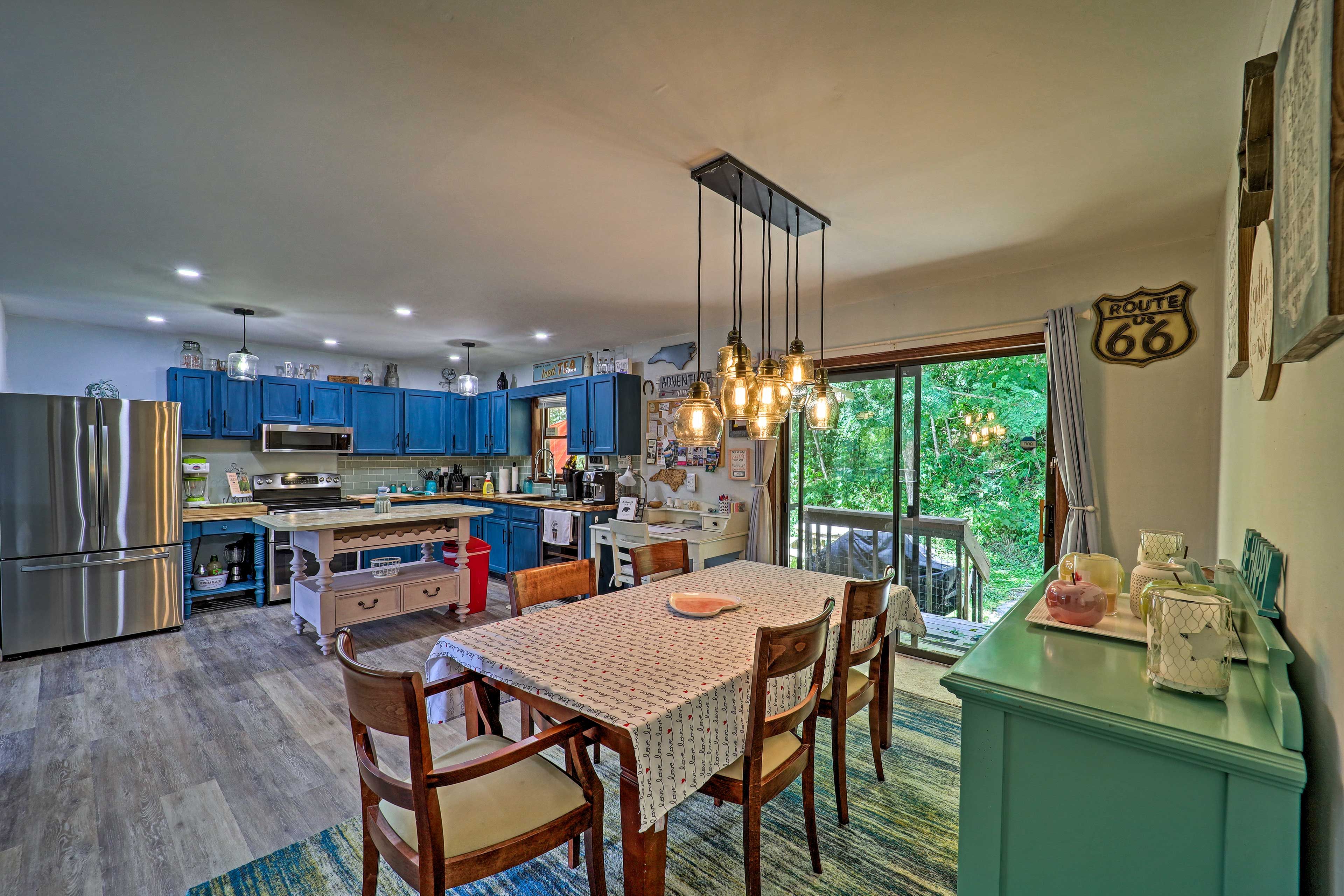Dining Room | Seating for 6