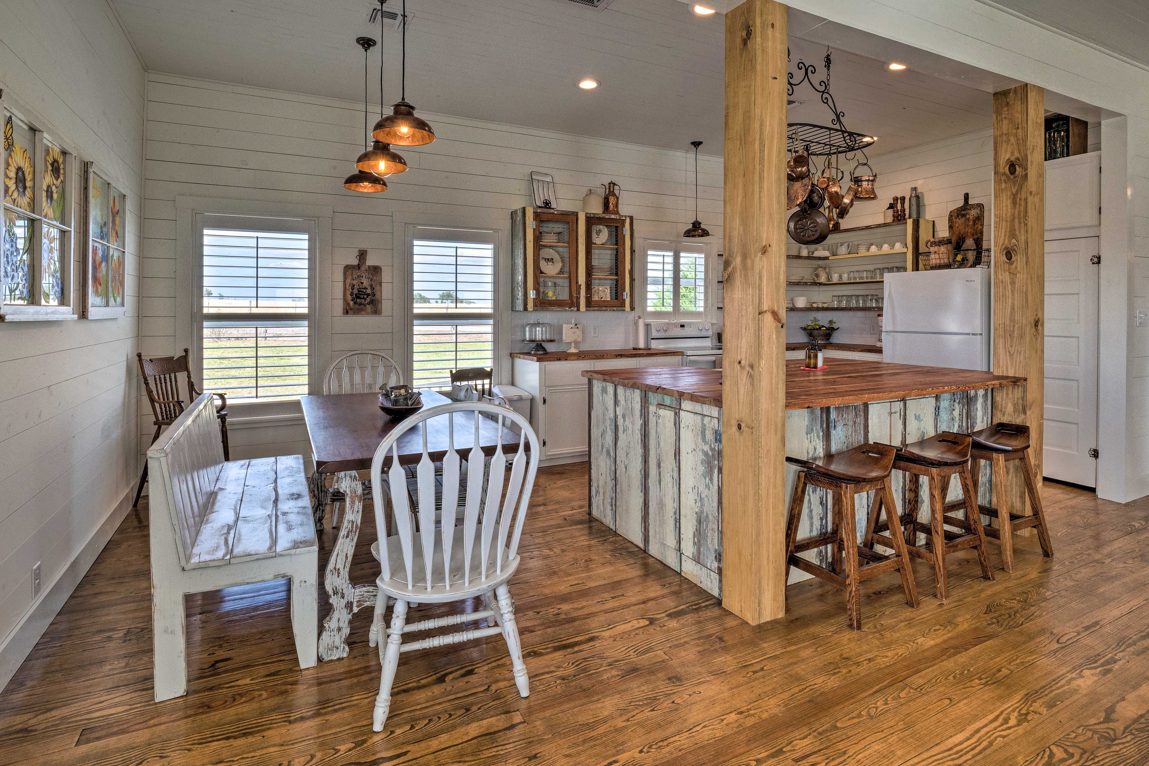 Kitchen | Fully Equipped W/ Cooking Basics