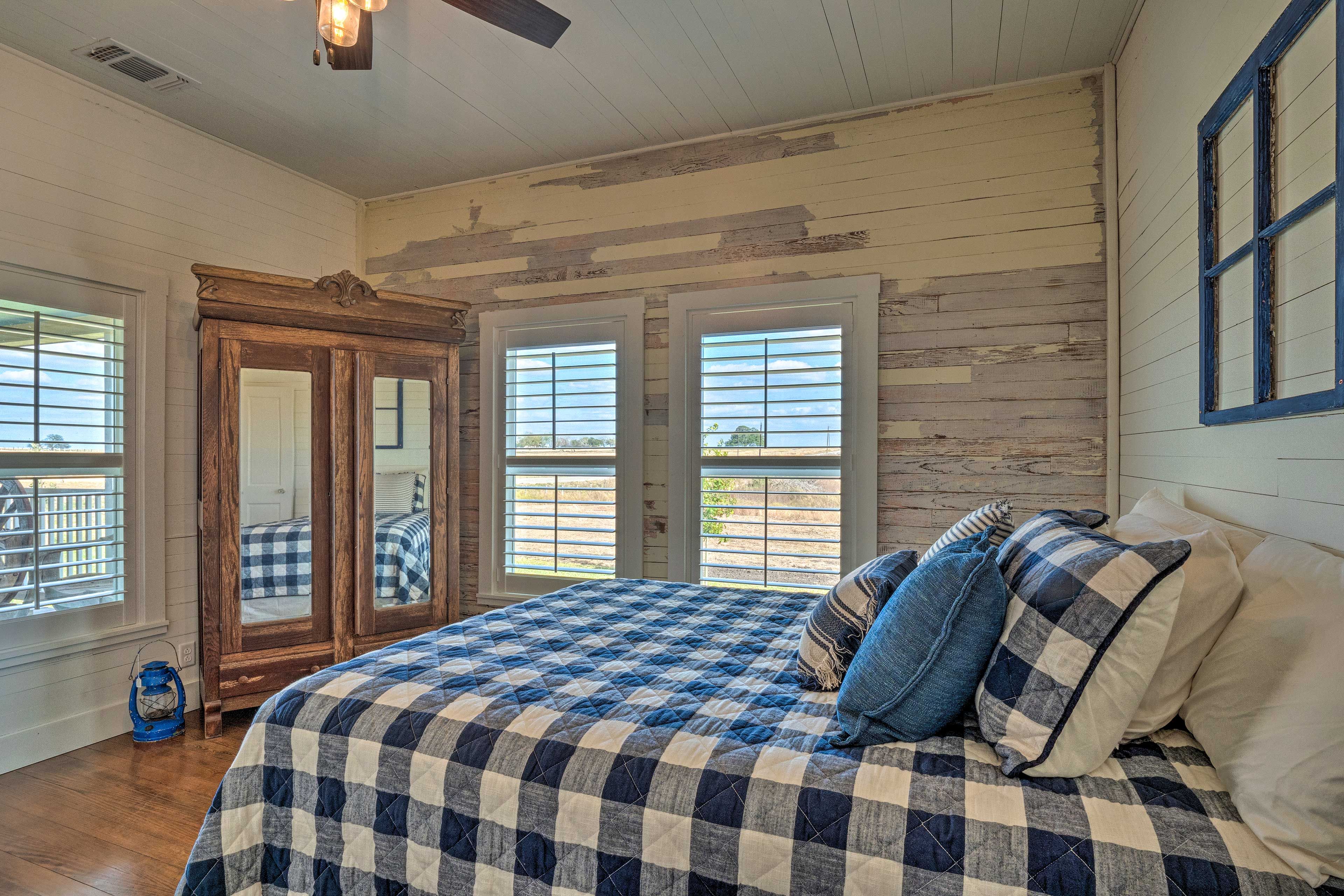 Bedroom 2 | Queen Bed
