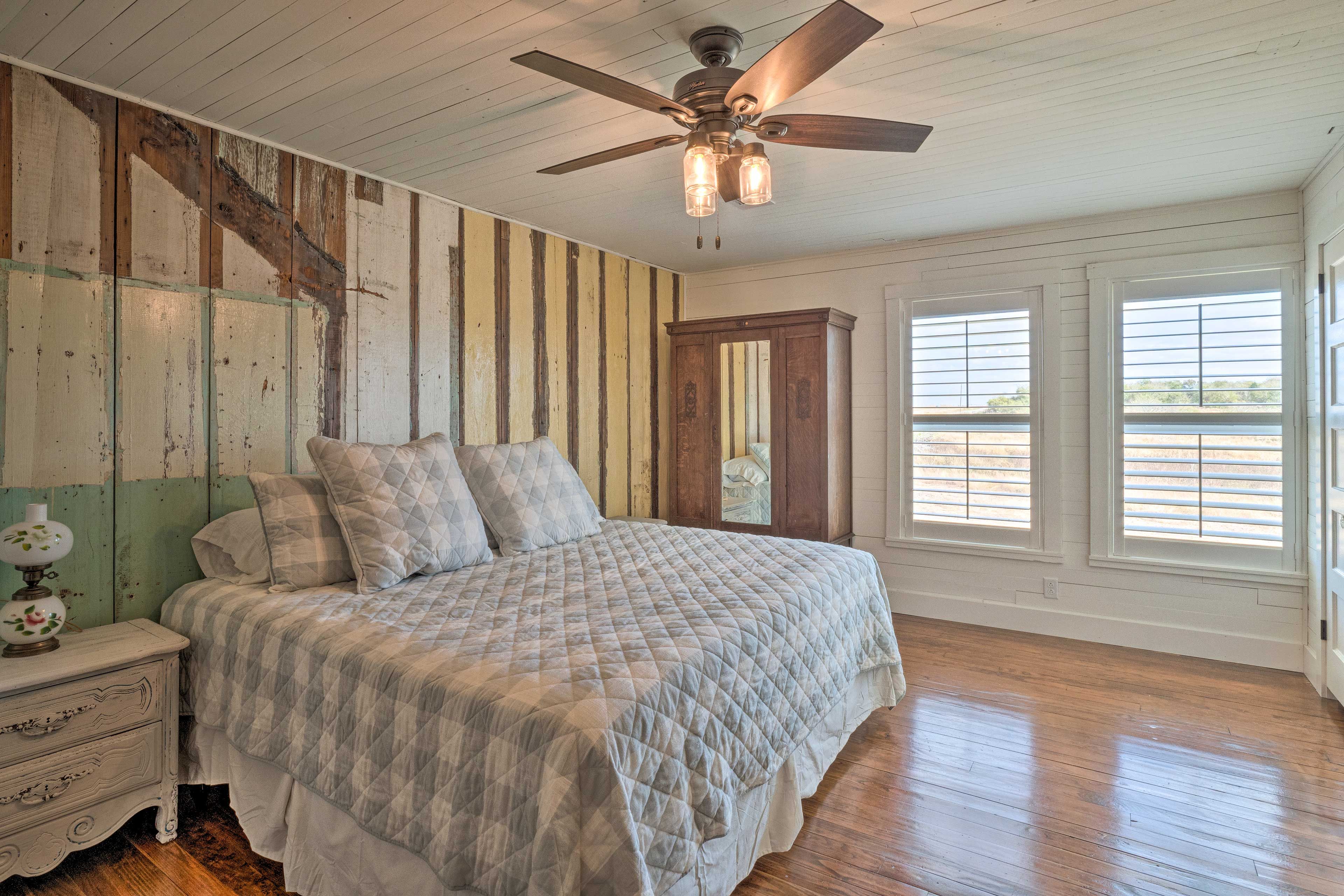 Bedroom 1 | King Bed