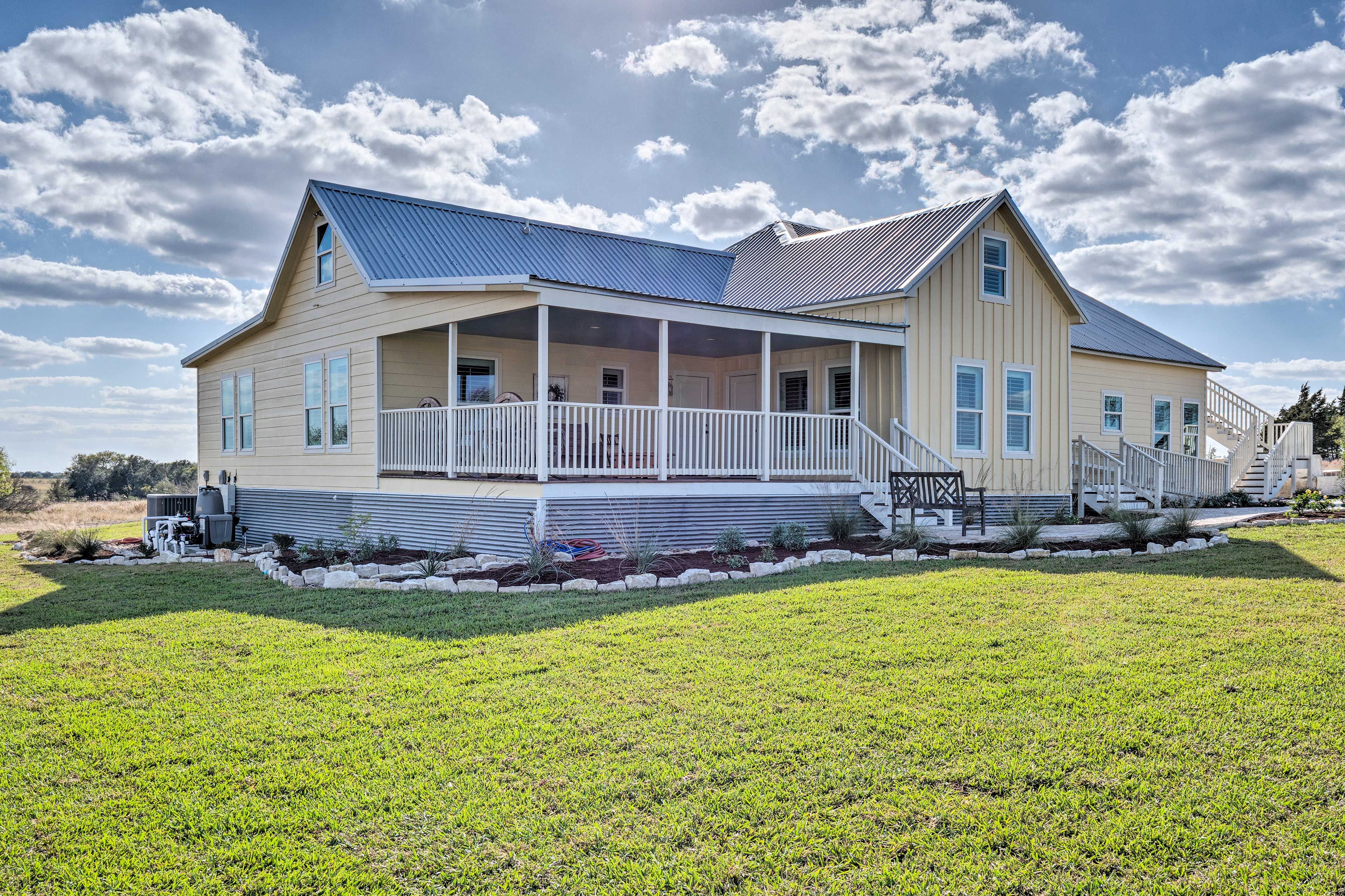 Schulenburg Vacation Rental | 4BR | 3.5BA | 3,000 Sq Ft | Step-Free Entry