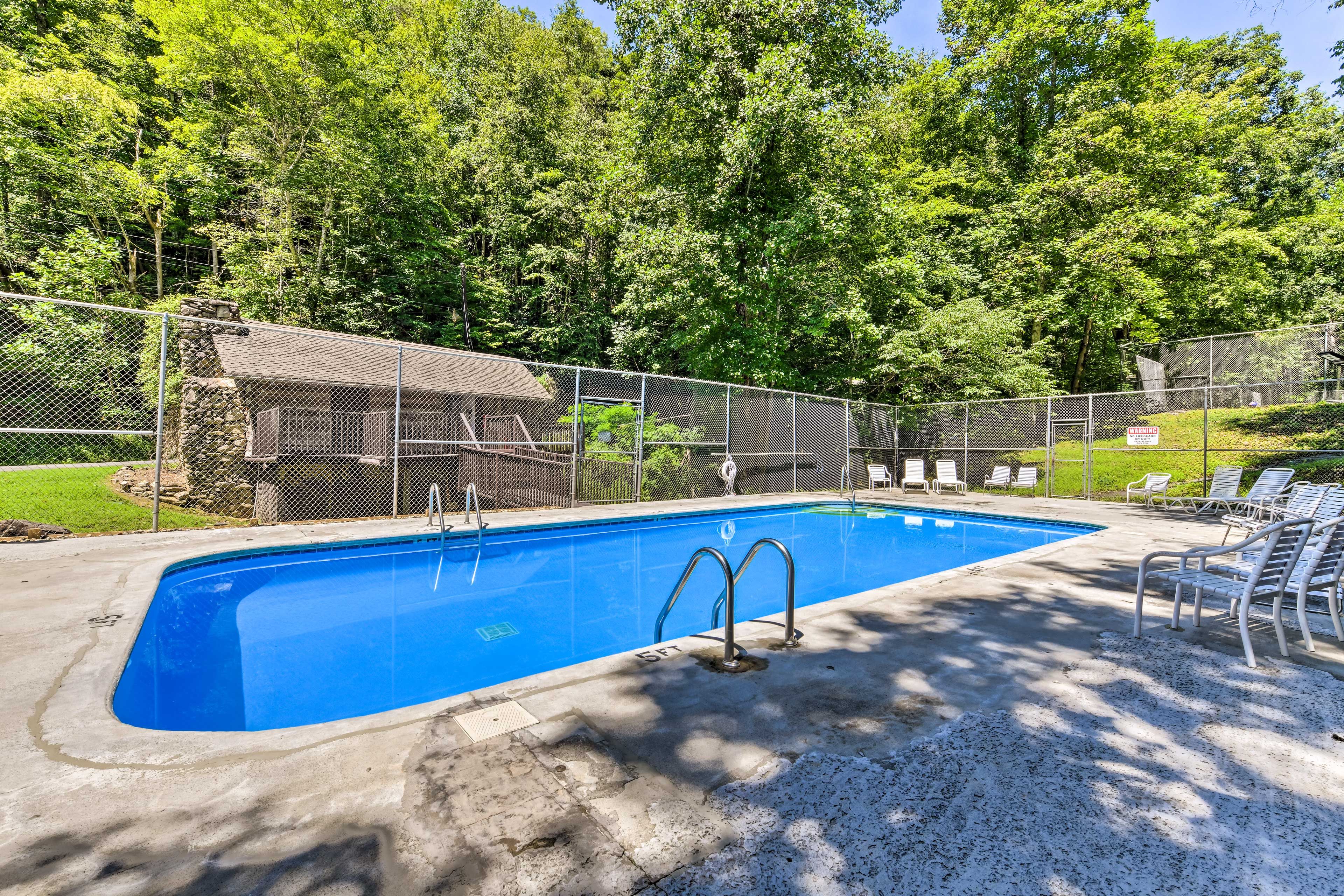 Cobbly Nob Resort | Community Amenities | 3 Seasonal Outdoor Pools | Hot Tub